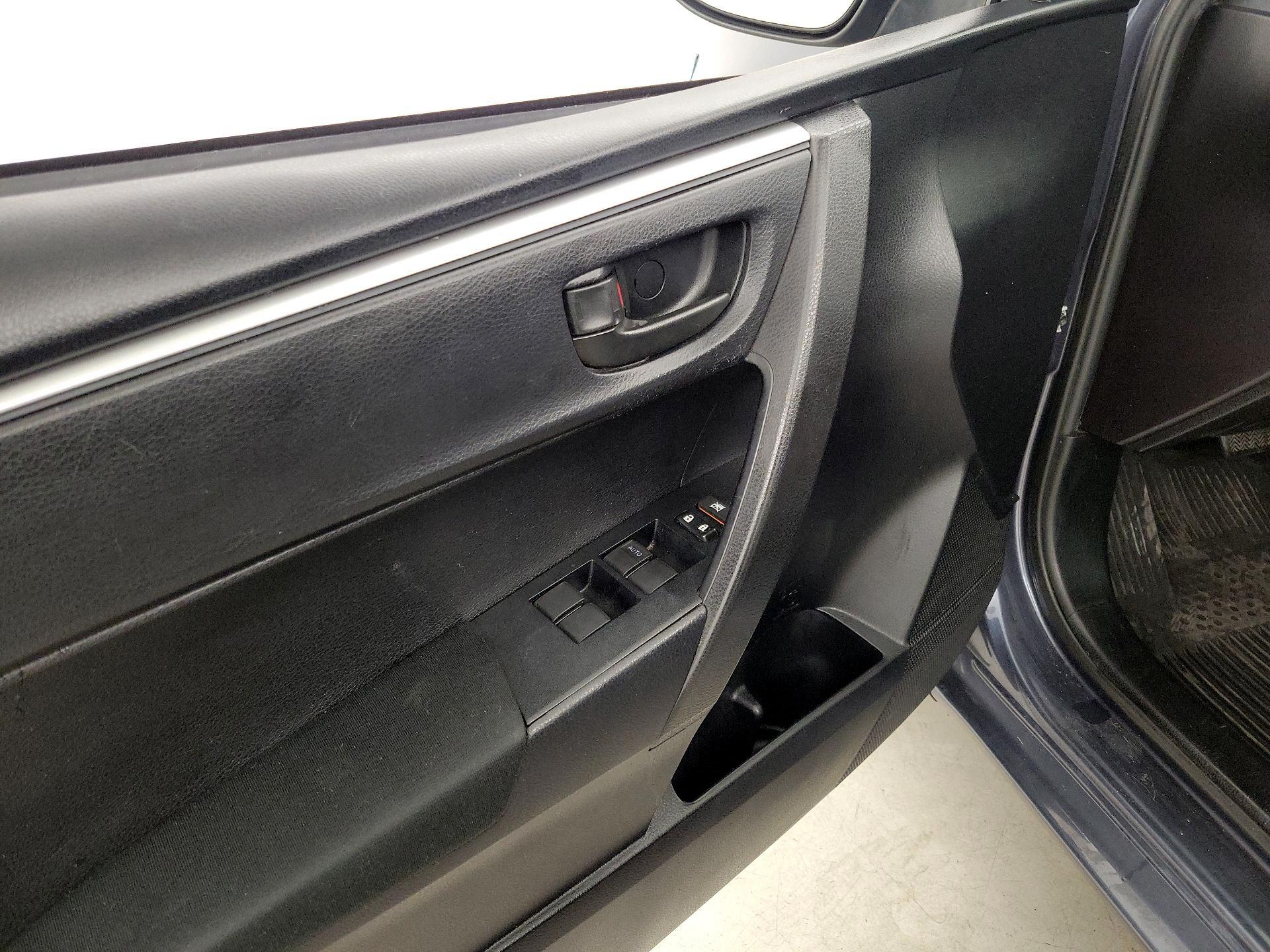 Thumbnail: 2015 Toyota Corolla - 12