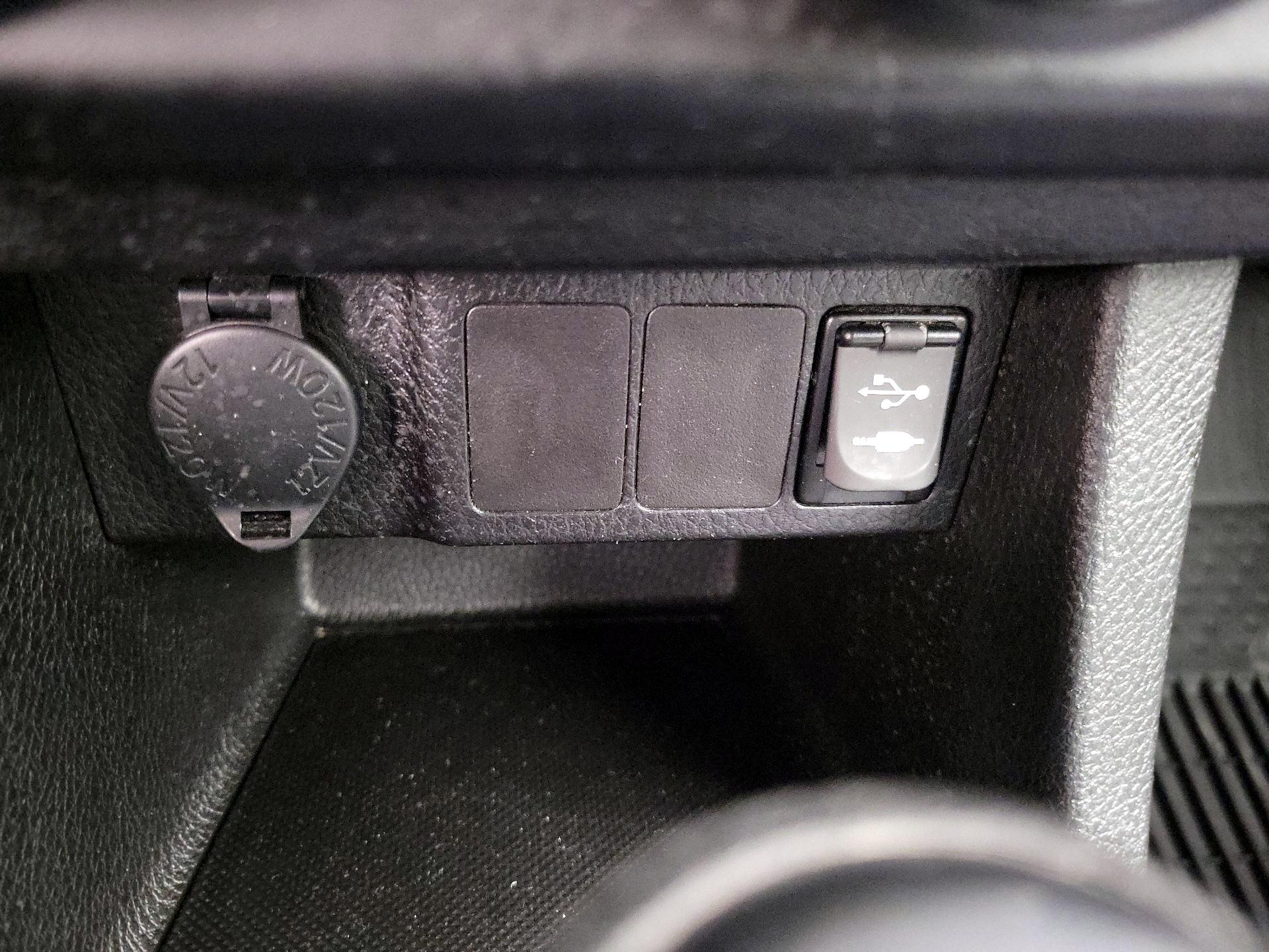 Thumbnail: 2015 Toyota Corolla - 17