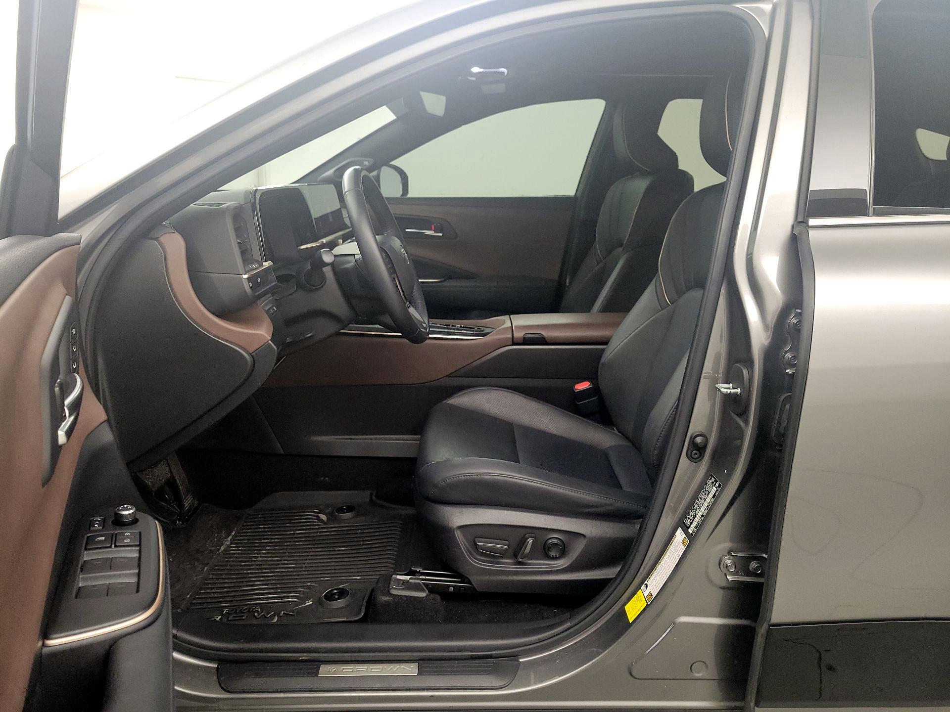 Thumbnail: 2023 Toyota Crown - 11