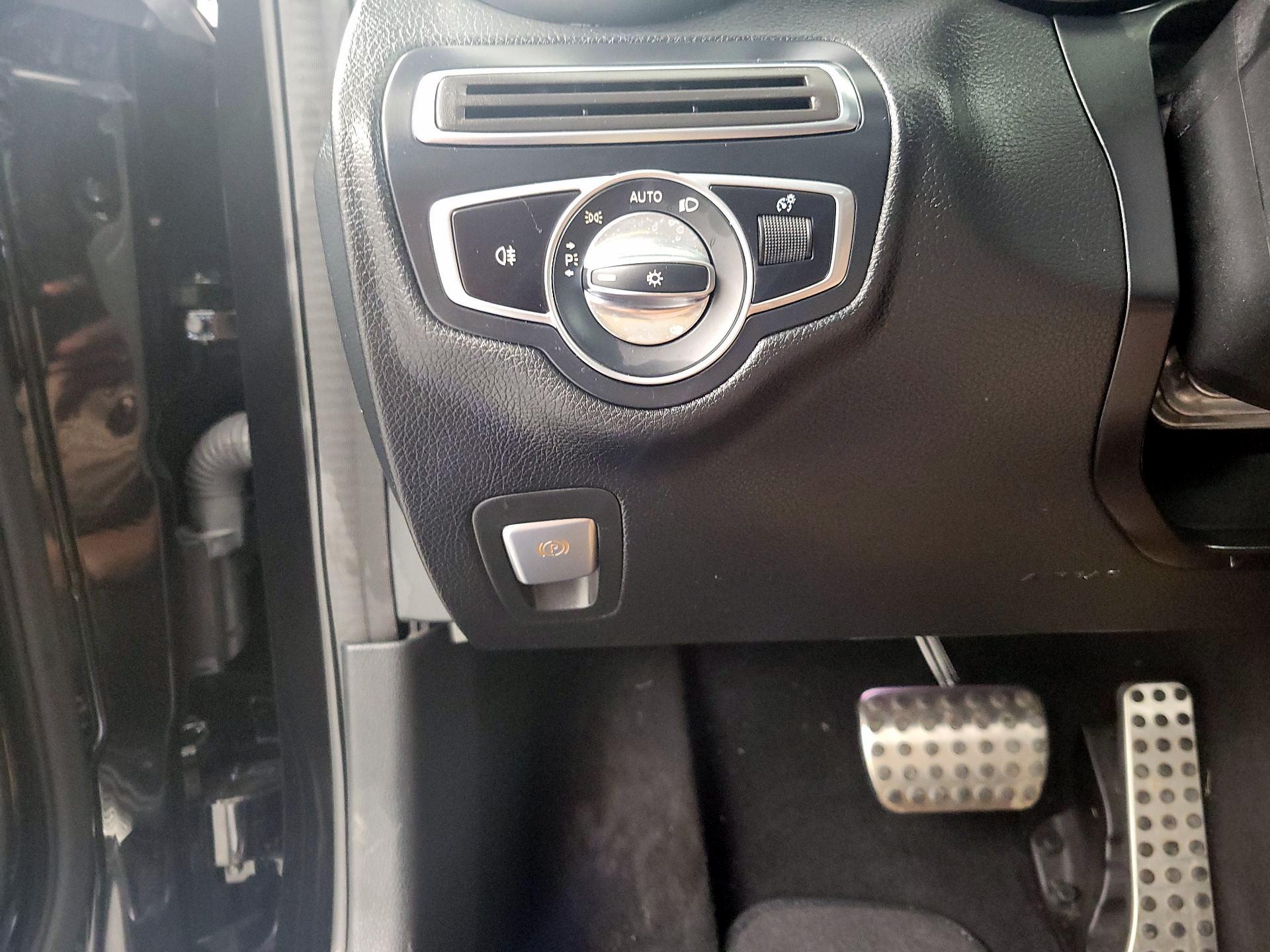 Thumbnail: 2020 Mercedes-Benz C-Class - 13