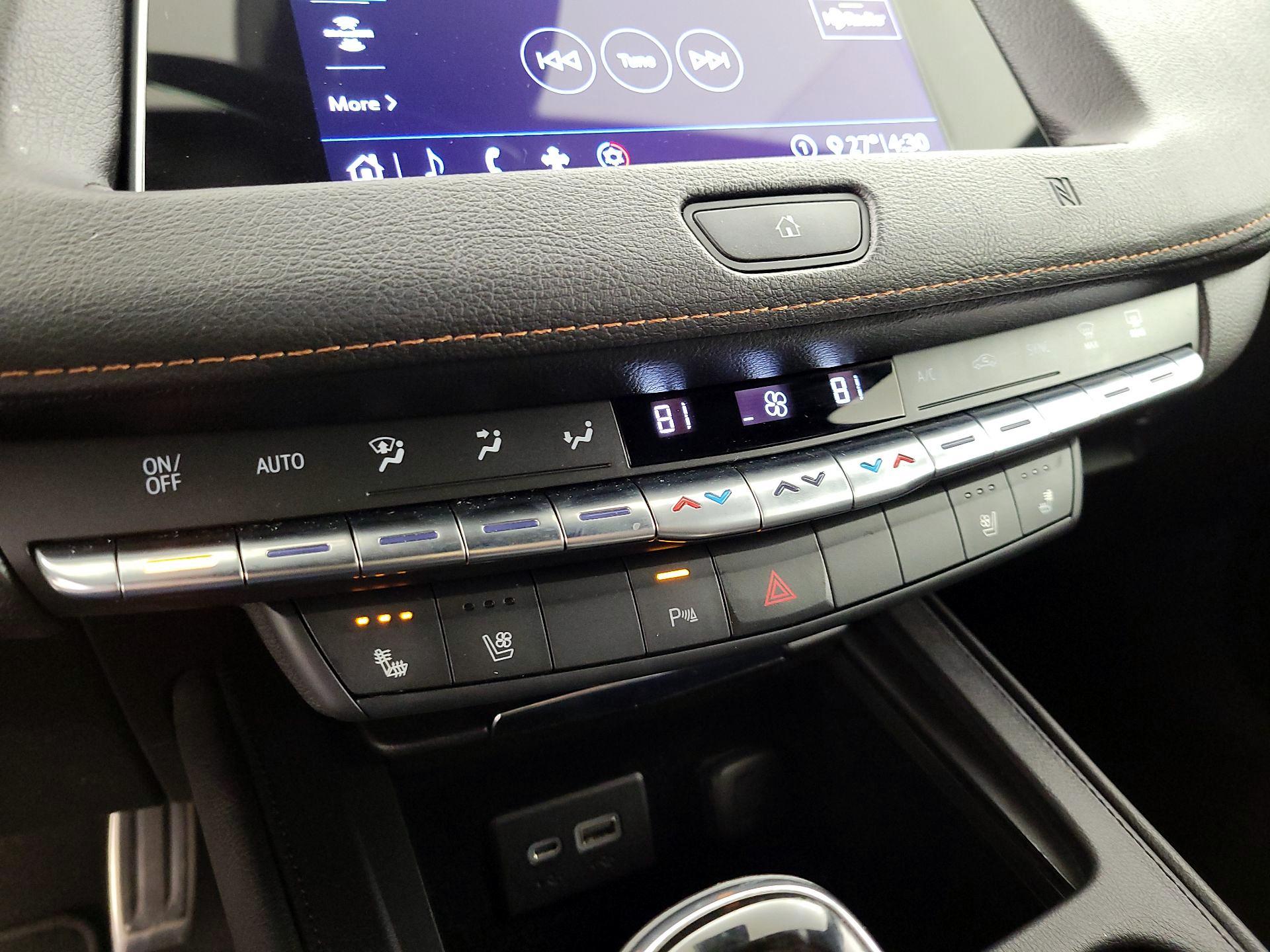 Thumbnail: 2020 Cadillac XT4 - 16