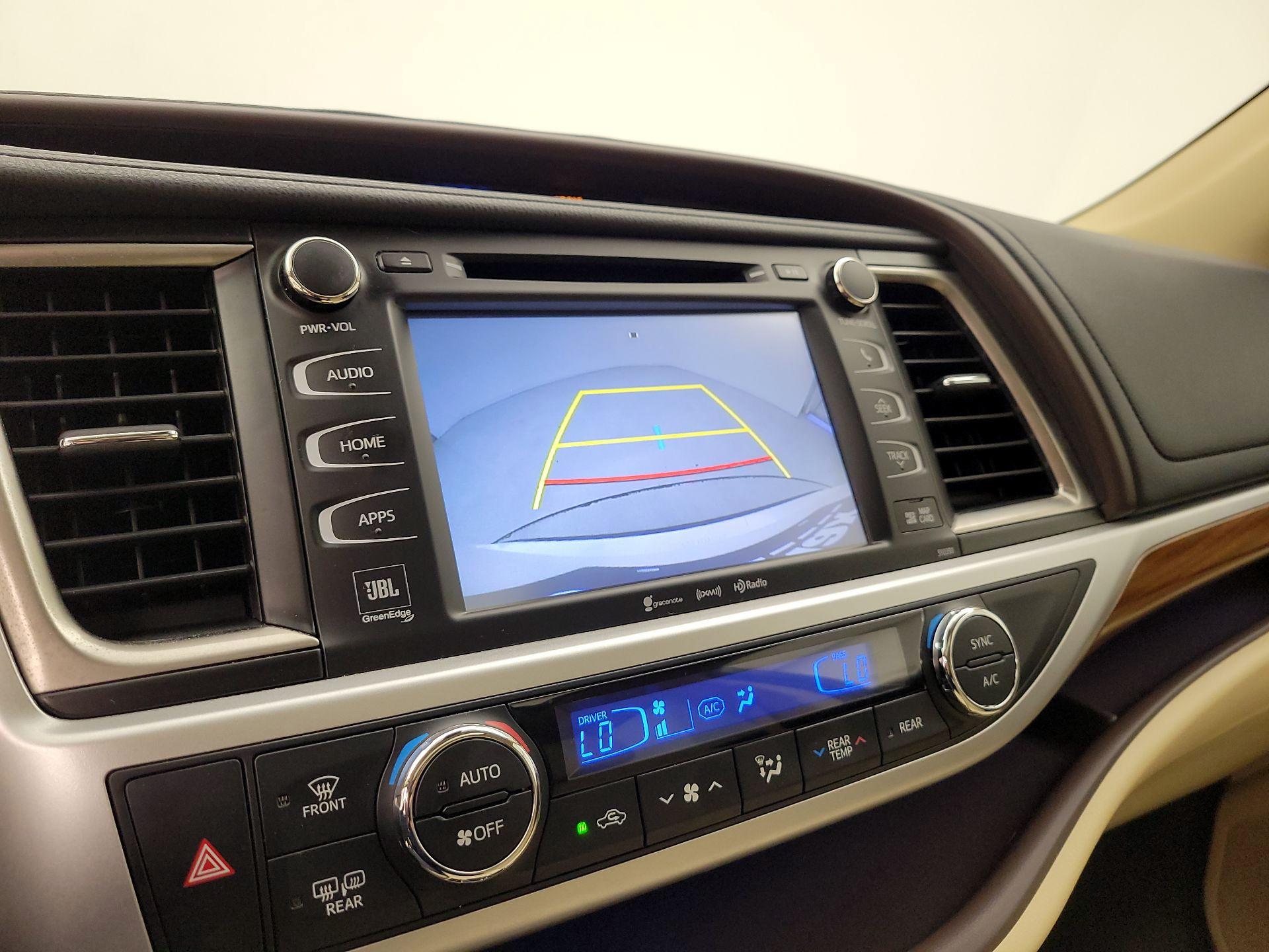 Thumbnail: 2019 Toyota Highlander - 15