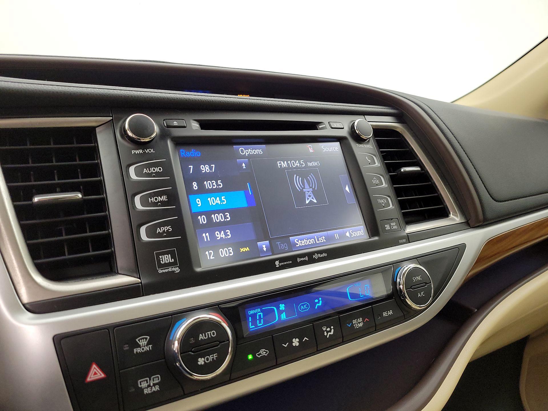 Thumbnail: 2019 Toyota Highlander - 16