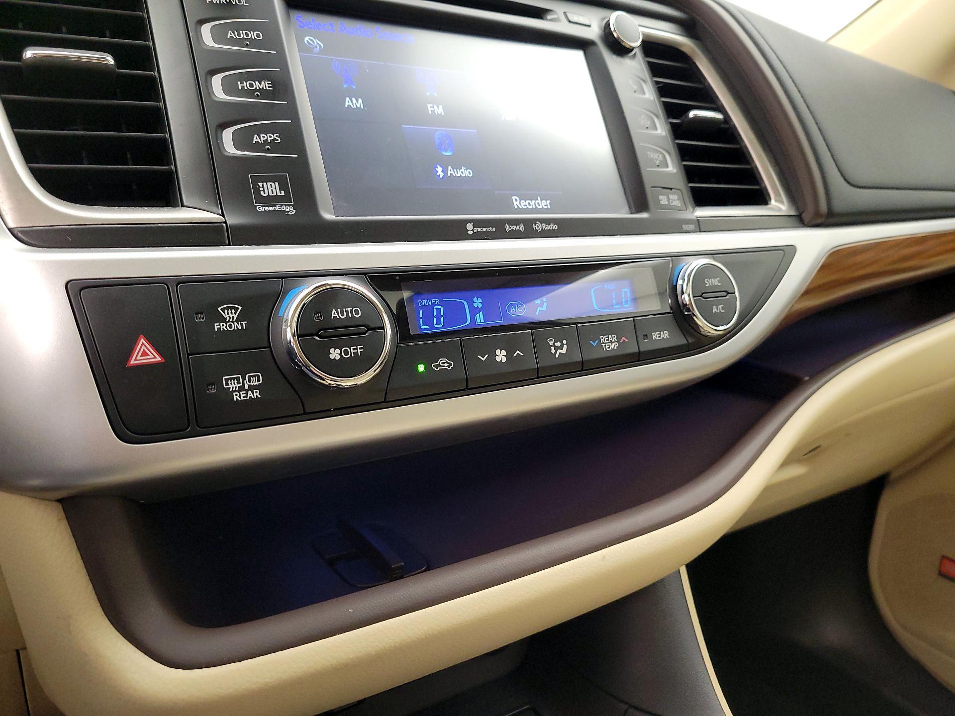 Thumbnail: 2019 Toyota Highlander - 17