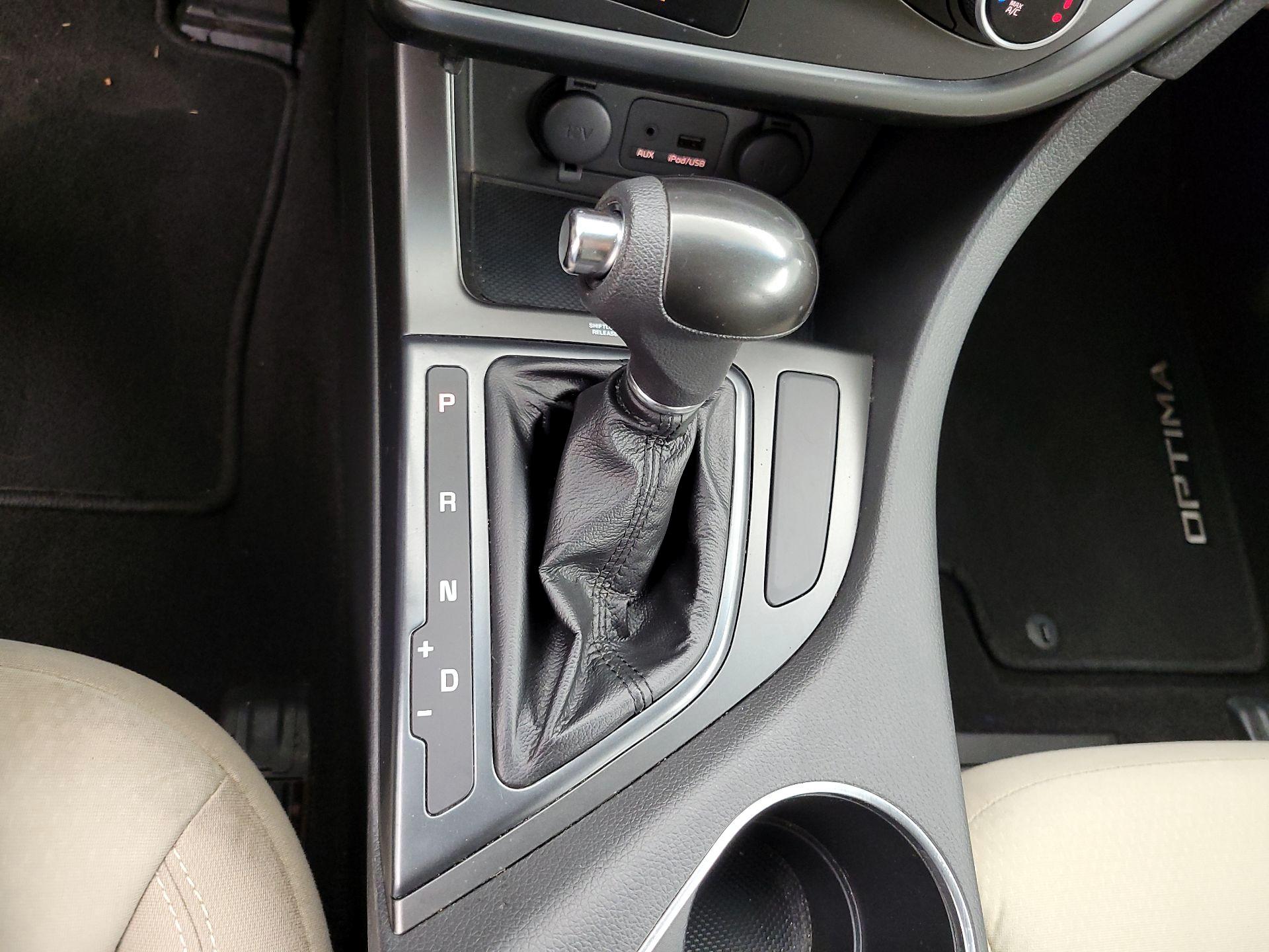 Thumbnail: 2015 Kia Optima - 16