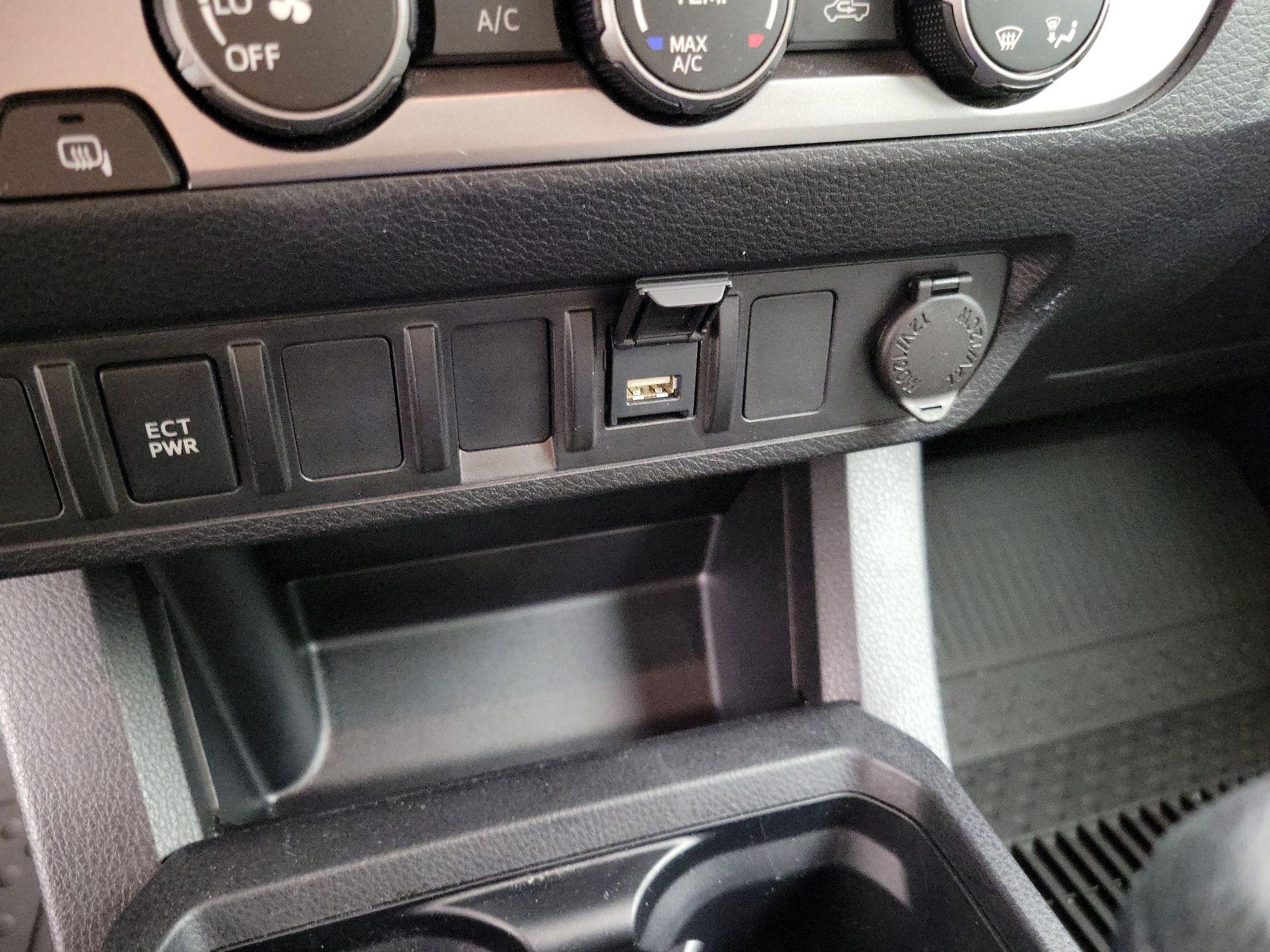 Thumbnail: 2022 Toyota Tacoma - 18