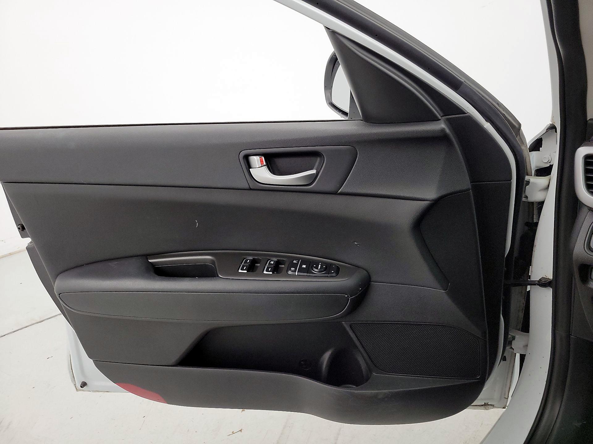 Thumbnail: 2017 Kia Optima - 13