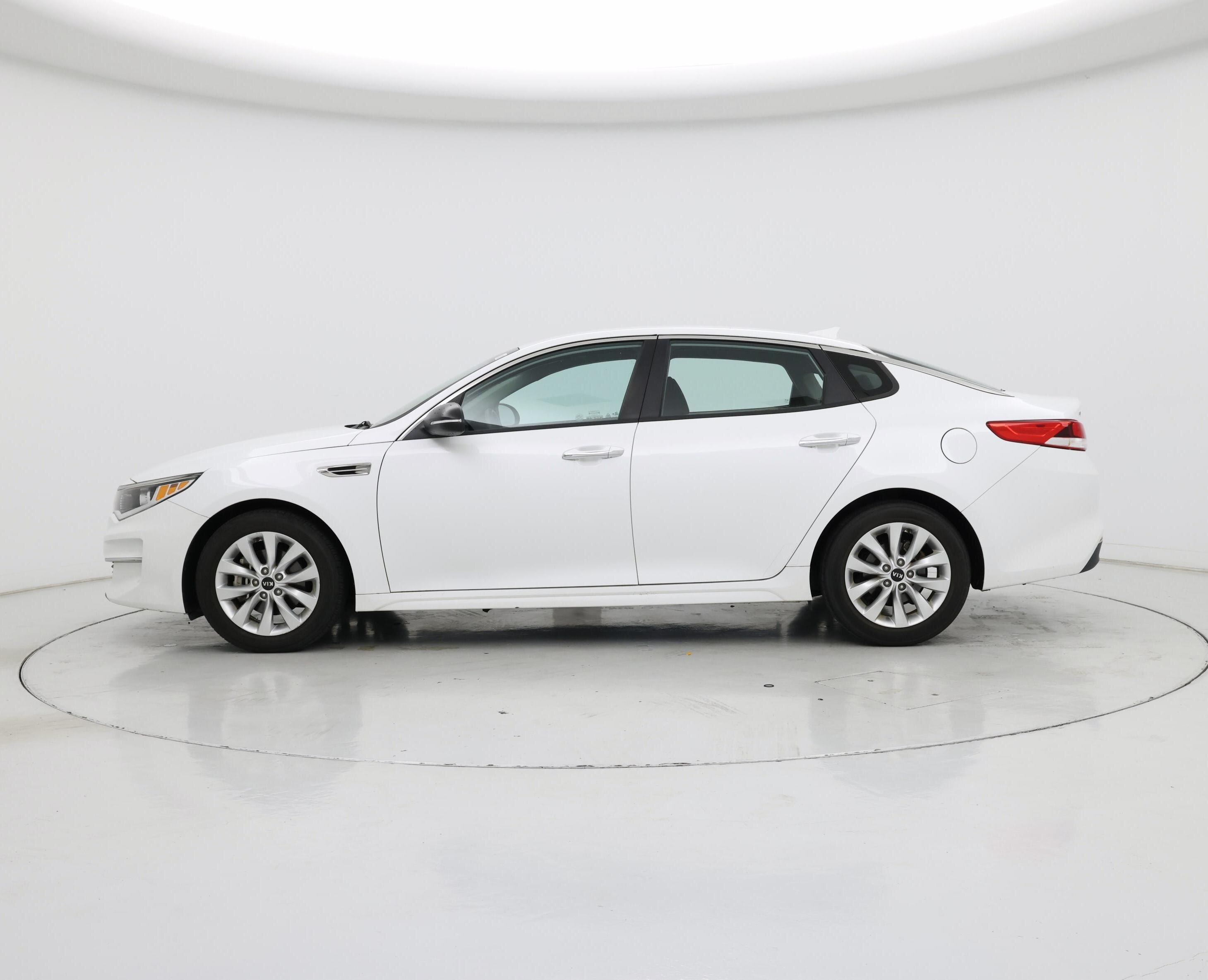 Thumbnail: 2017 Kia Optima - 3