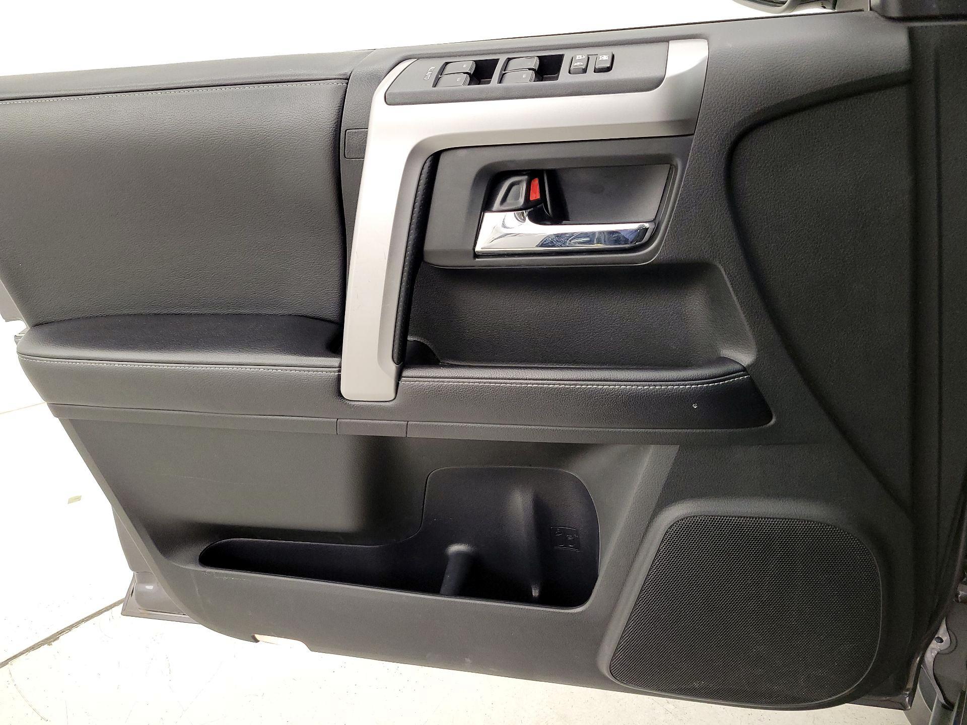 Thumbnail: 2016 Toyota 4Runner - 12