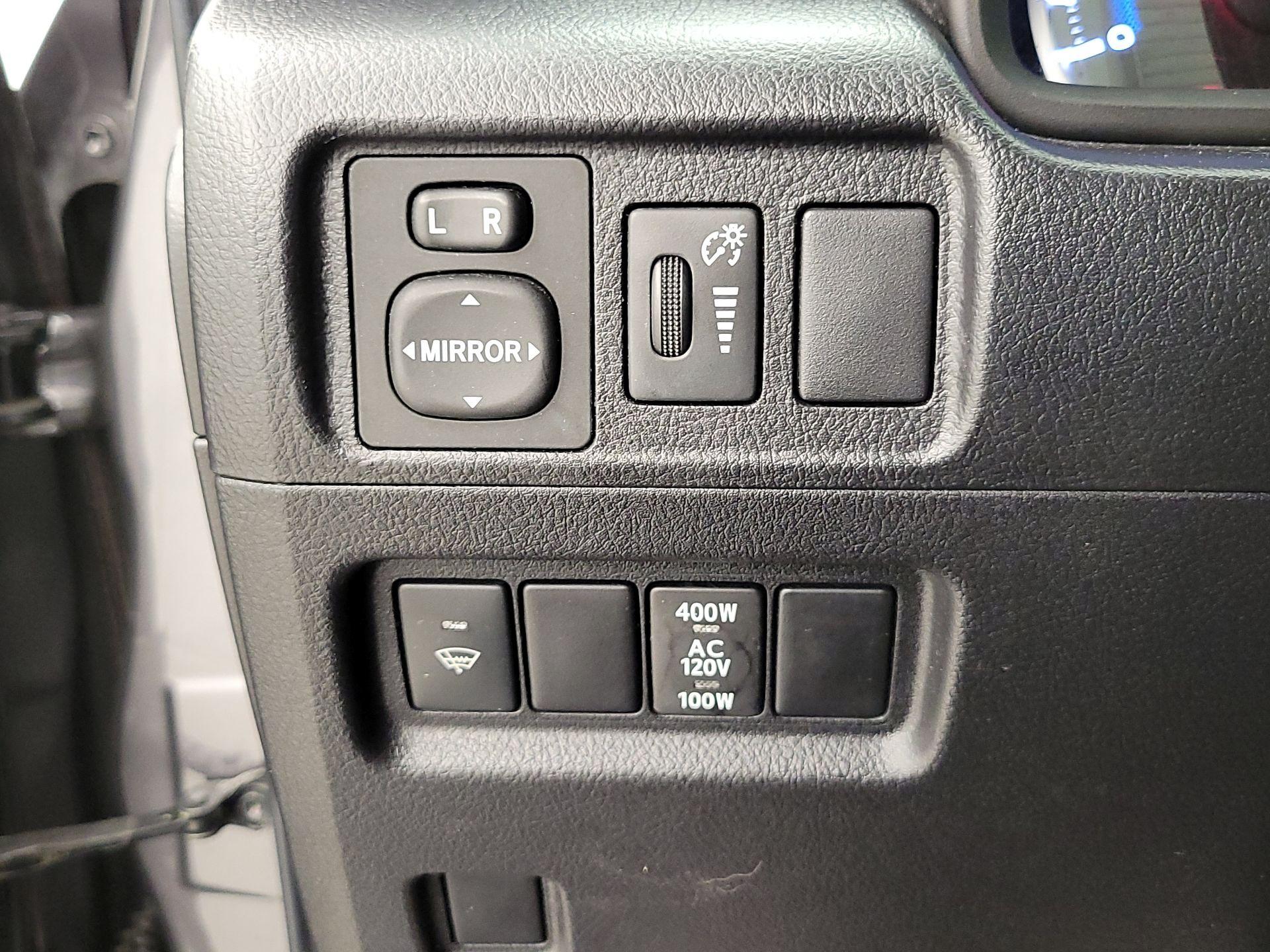 Thumbnail: 2016 Toyota 4Runner - 13