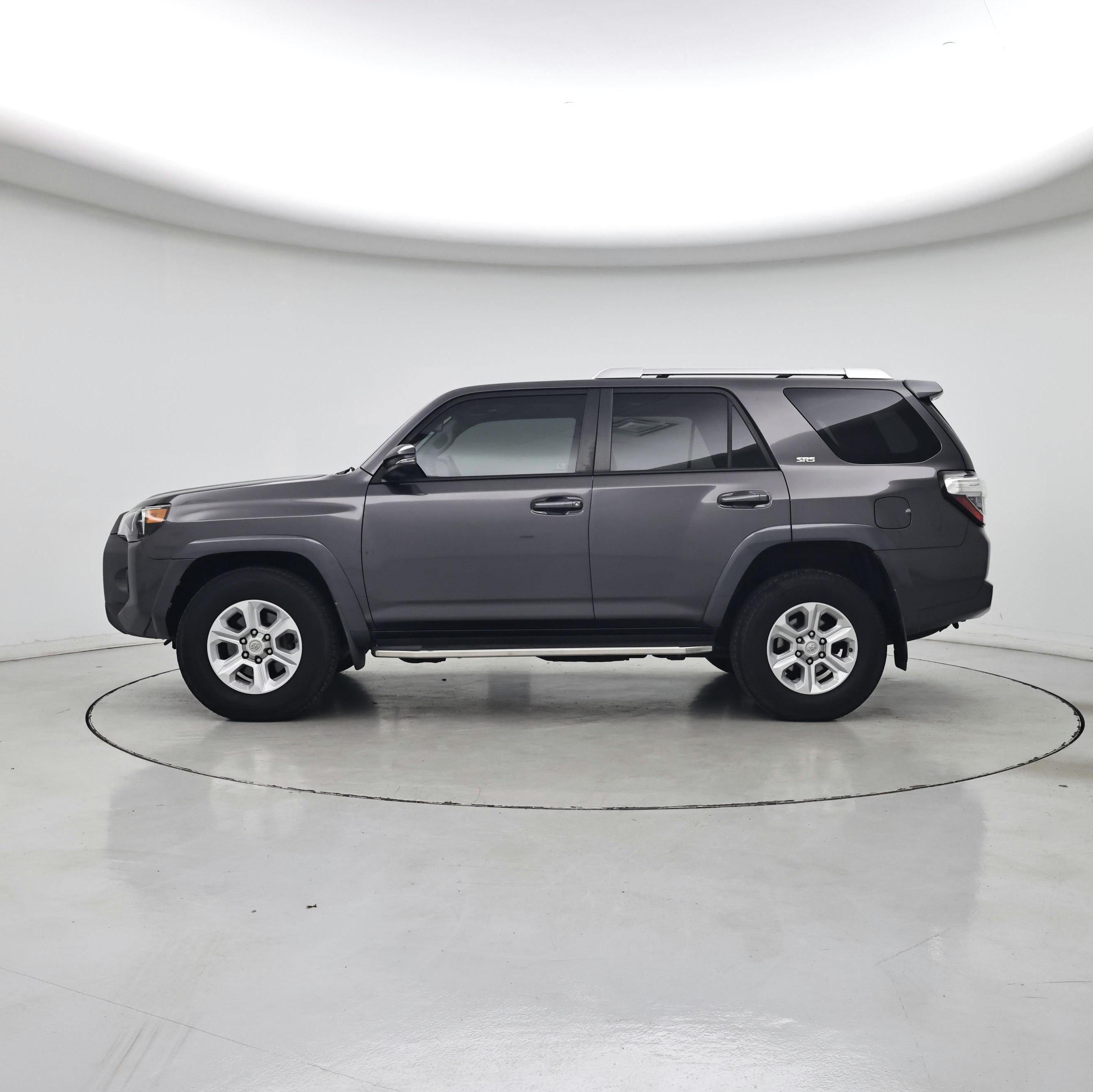 Thumbnail: 2016 Toyota 4Runner - 3