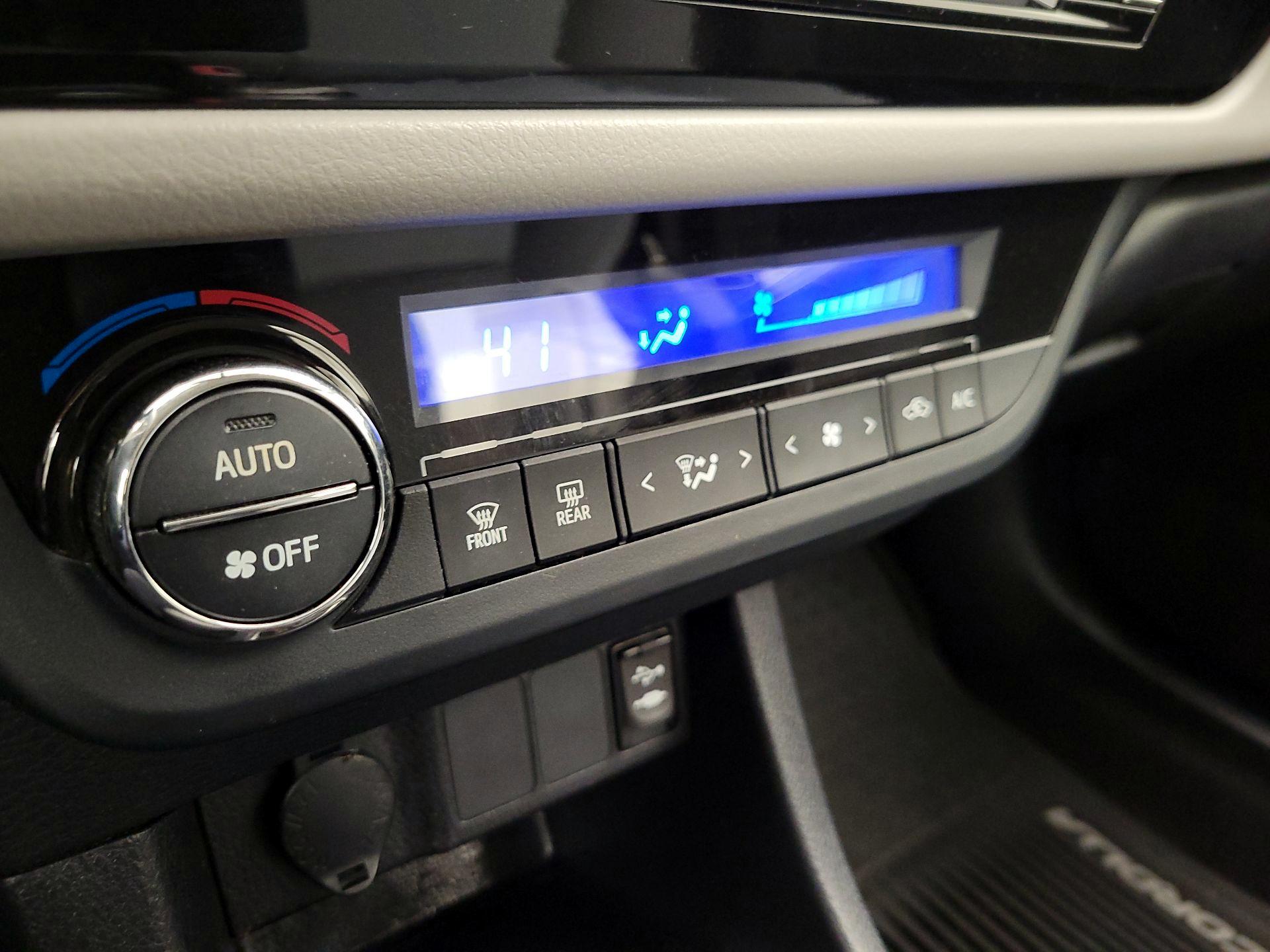 Thumbnail: 2016 Toyota Corolla - 16