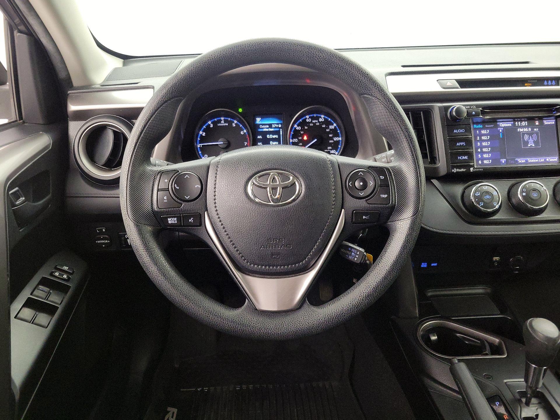 Thumbnail: 2017 Toyota RAV4 - 10