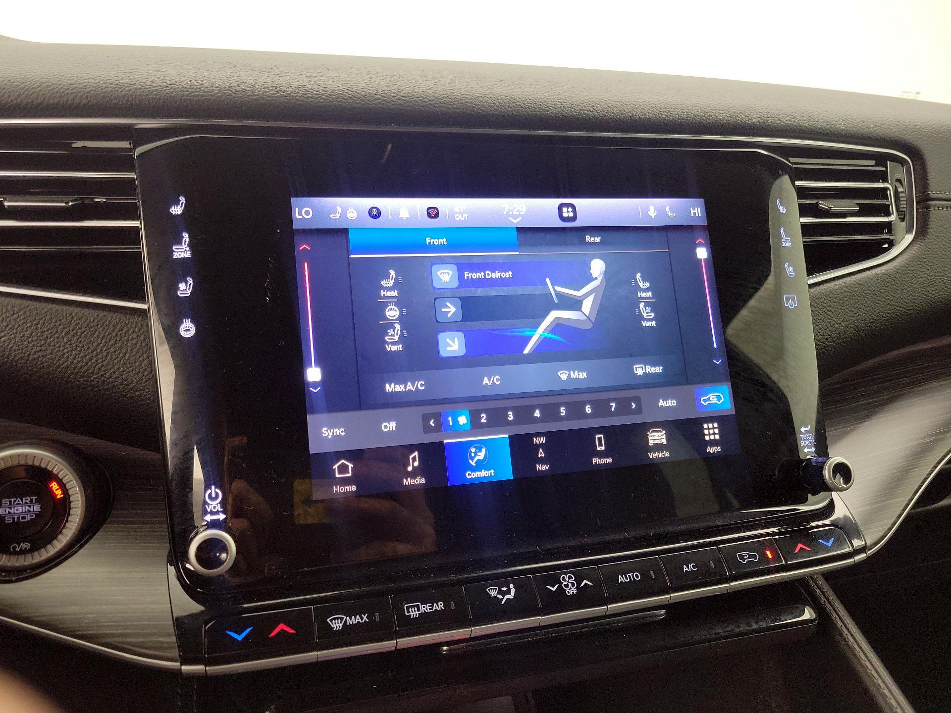 Thumbnail: 2024 Jeep Wagoneer - 17