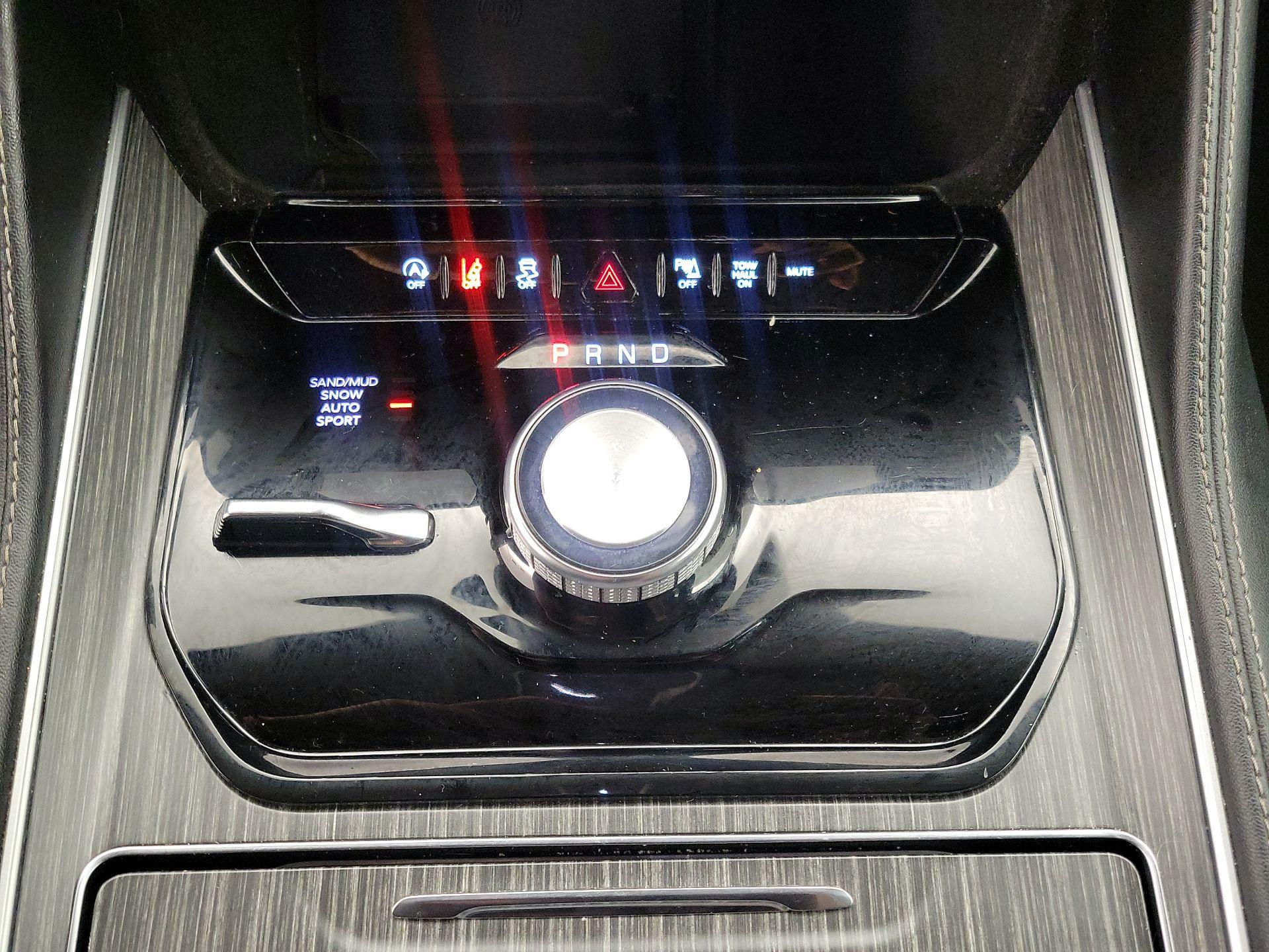 Thumbnail: 2024 Jeep Wagoneer - 18