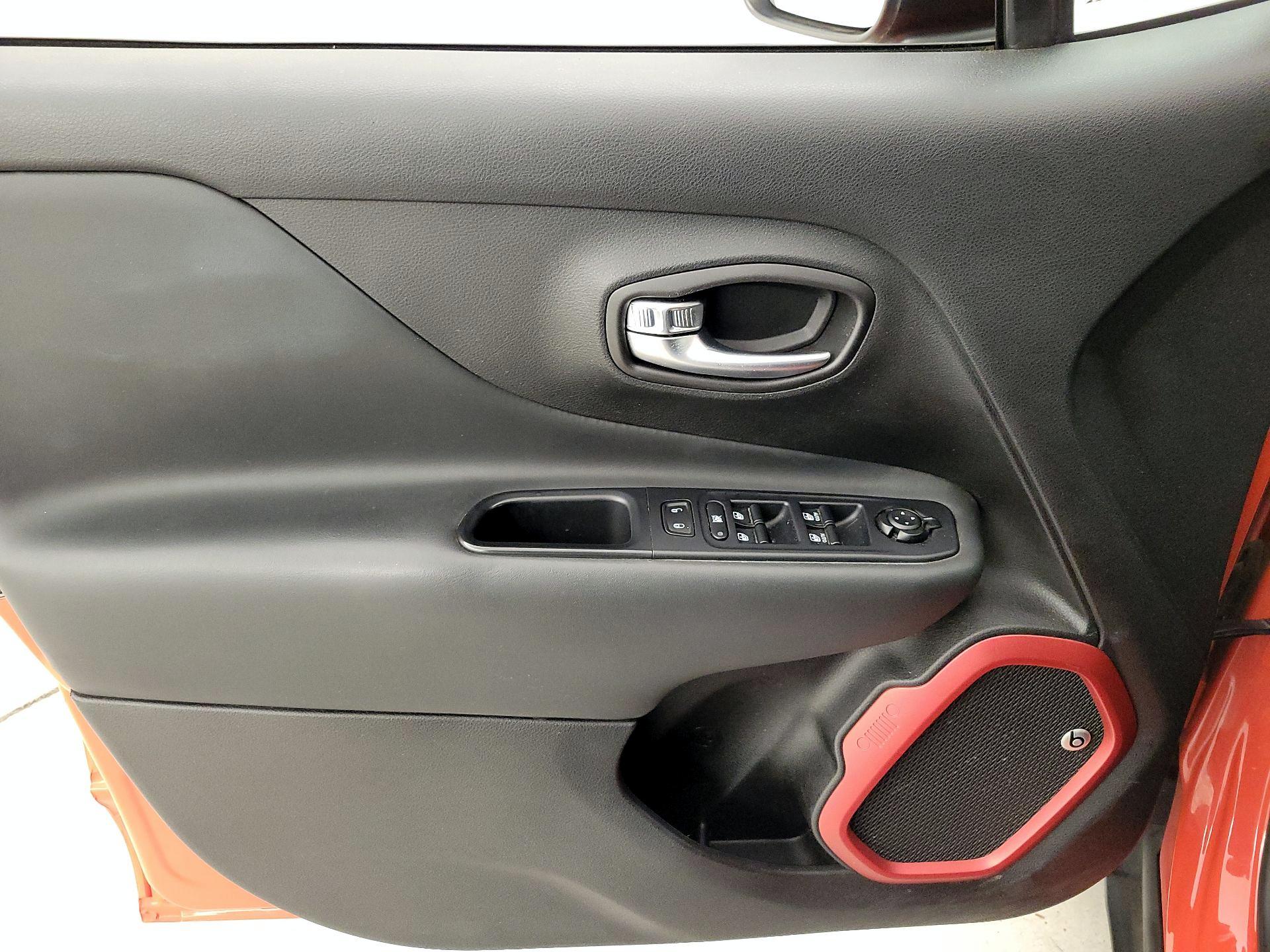 Thumbnail: 2018 Jeep Renegade - 12