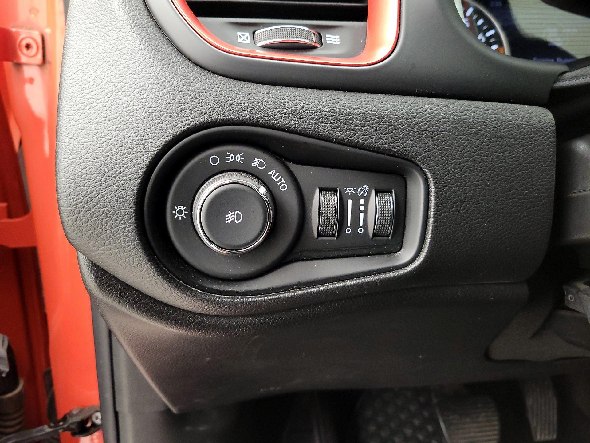 Thumbnail: 2018 Jeep Renegade - 13