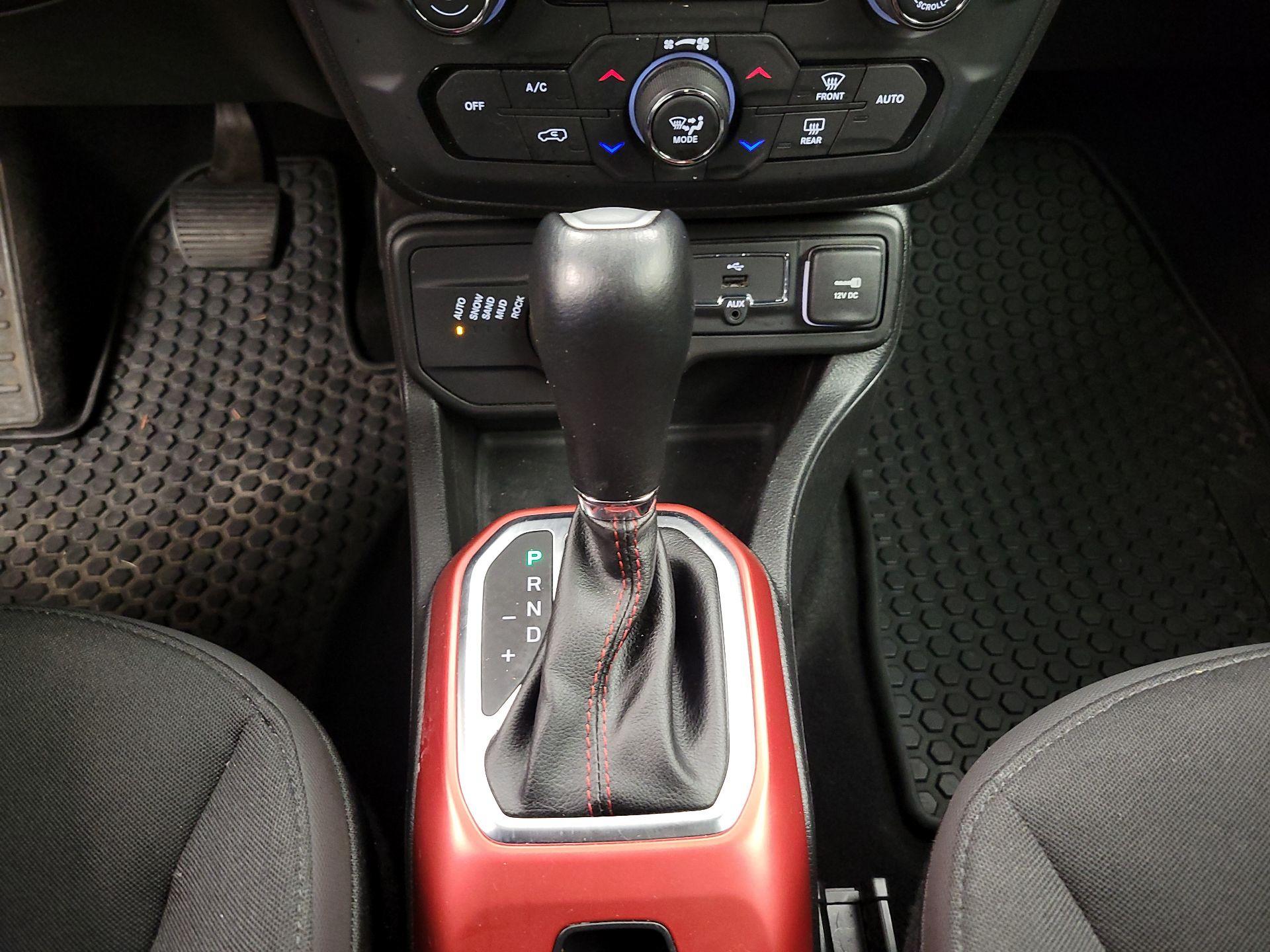 Thumbnail: 2018 Jeep Renegade - 17