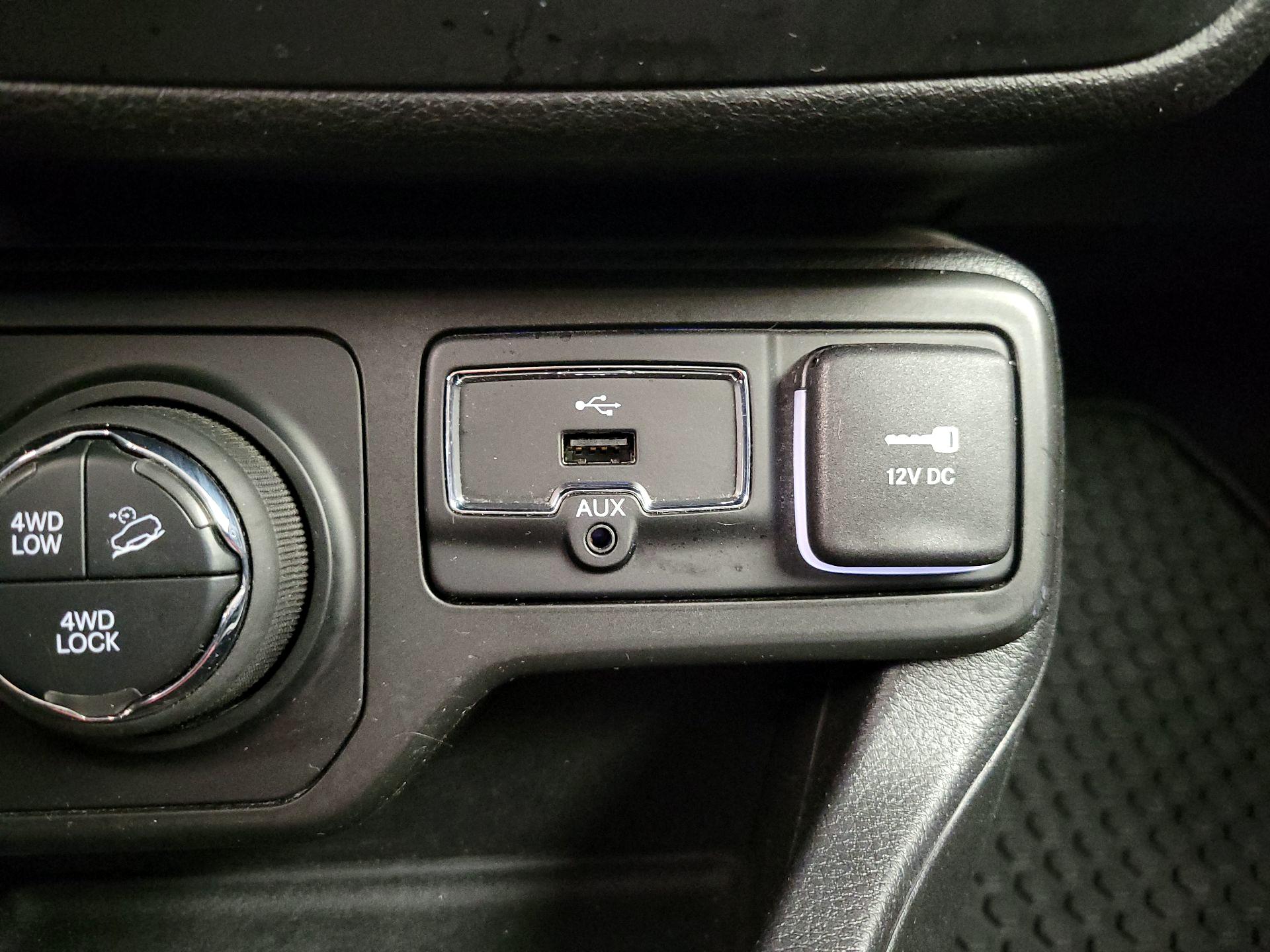 Thumbnail: 2018 Jeep Renegade - 18