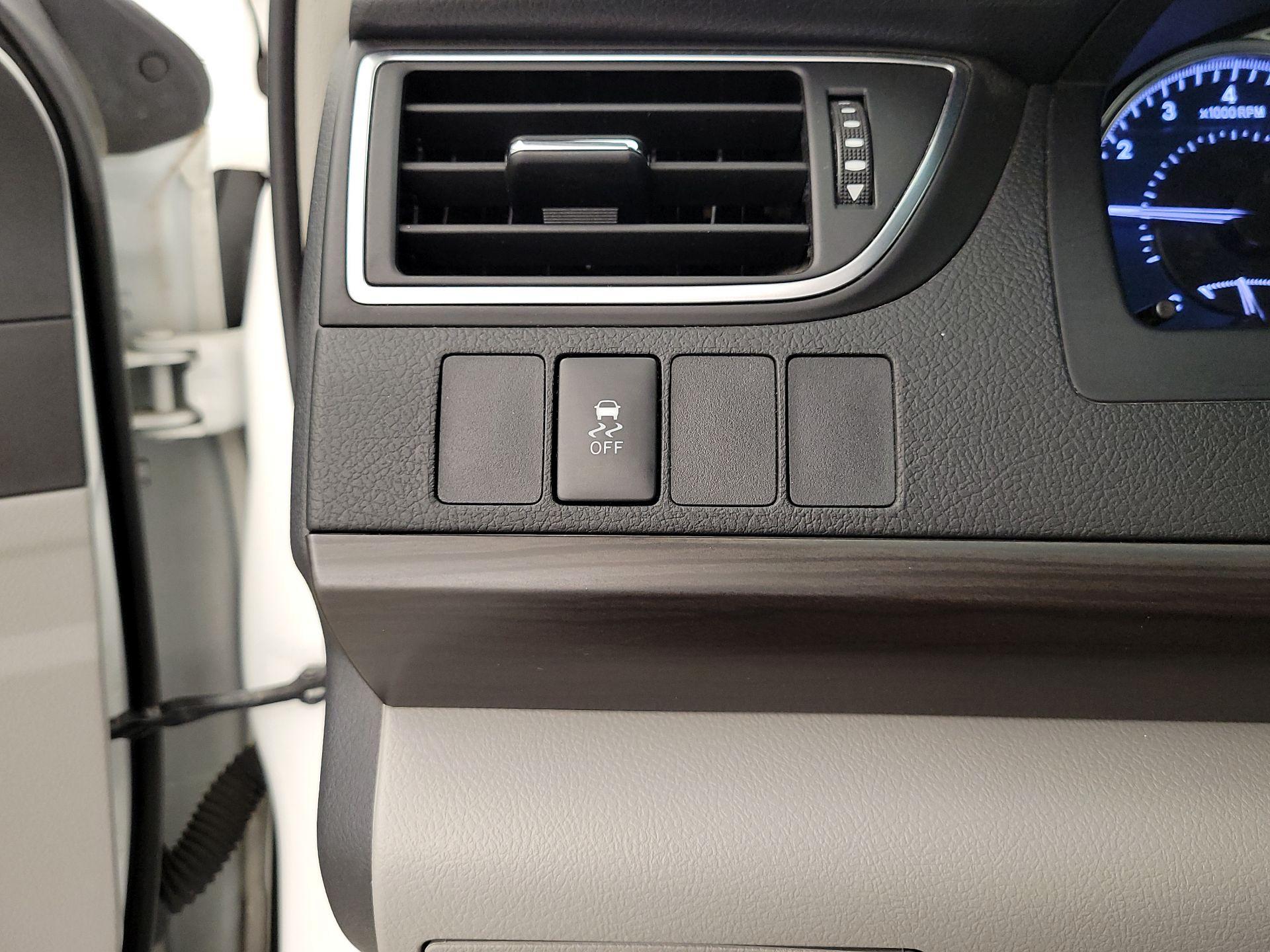 Thumbnail: 2016 Toyota Camry - 13