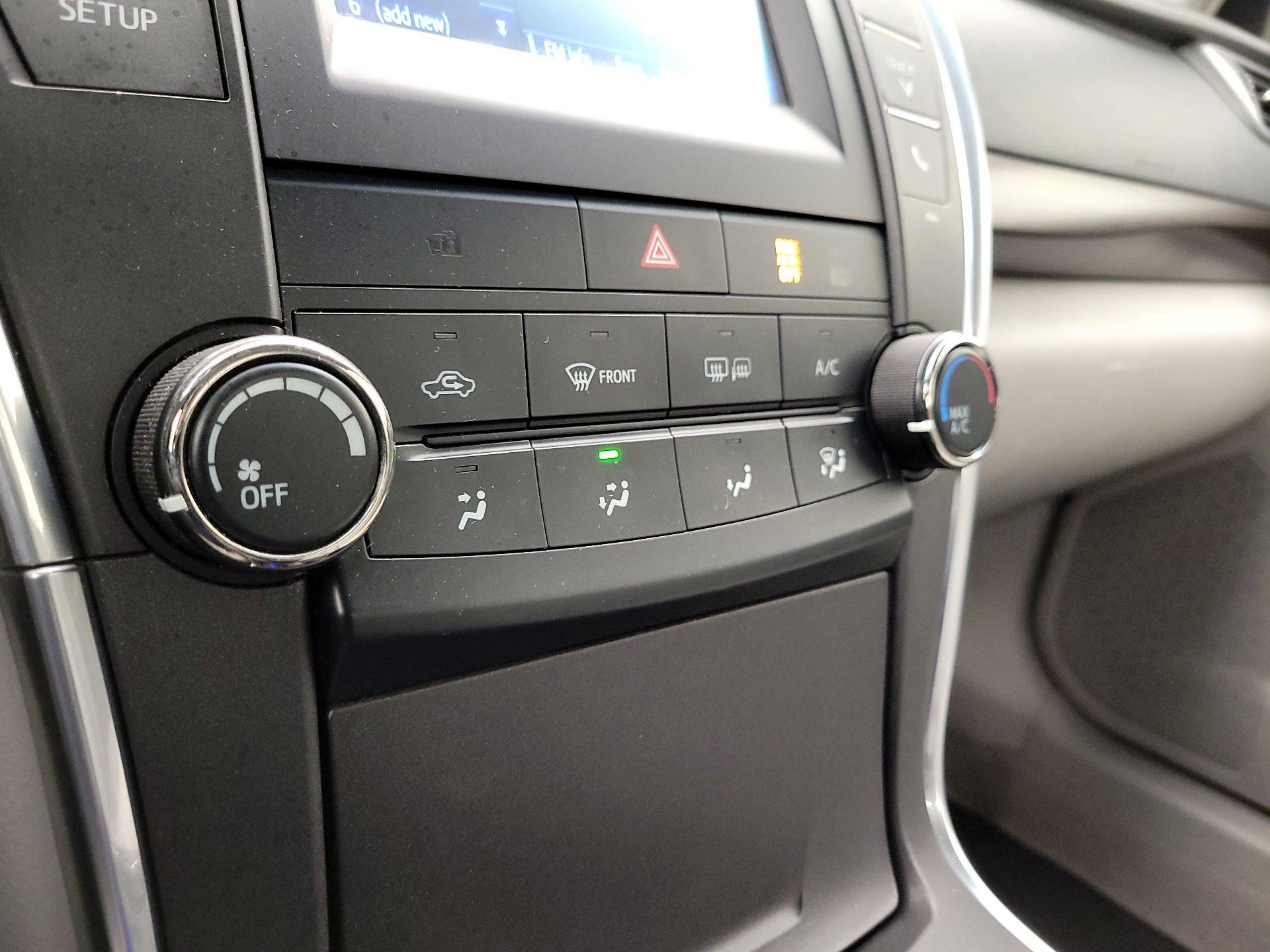 Thumbnail: 2016 Toyota Camry - 16