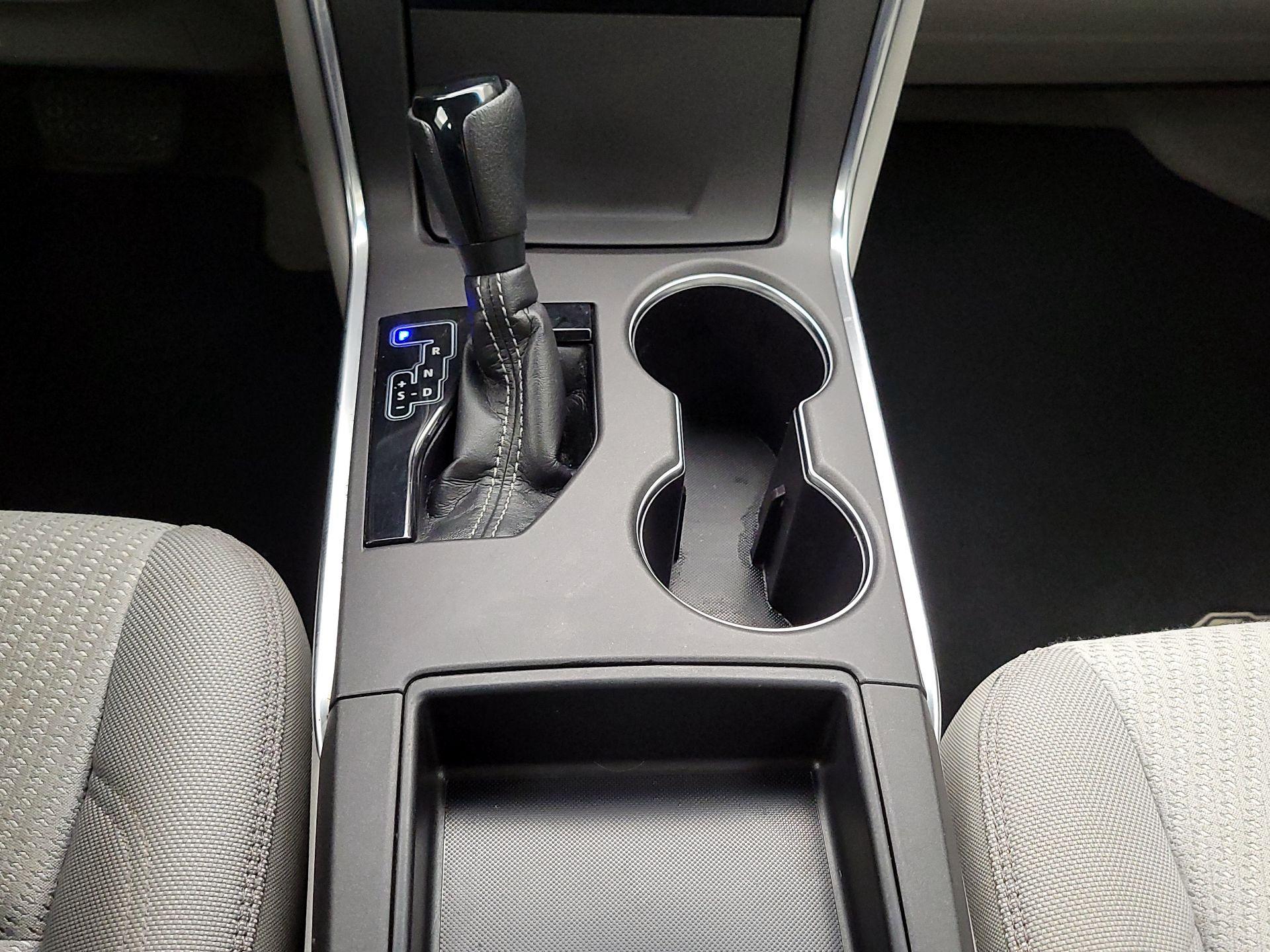 Thumbnail: 2016 Toyota Camry - 17