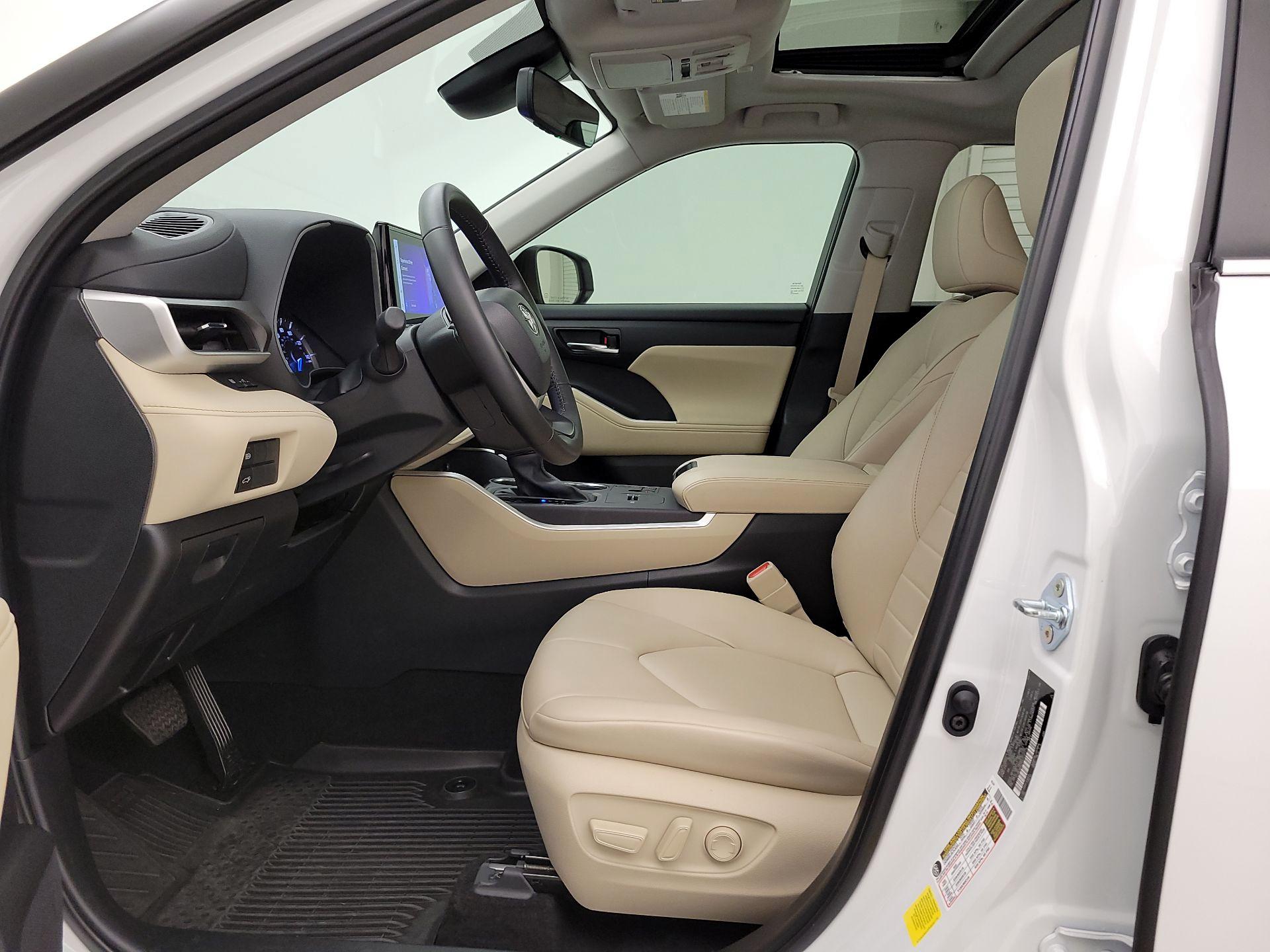 Thumbnail: 2024 Toyota Highlander - 11