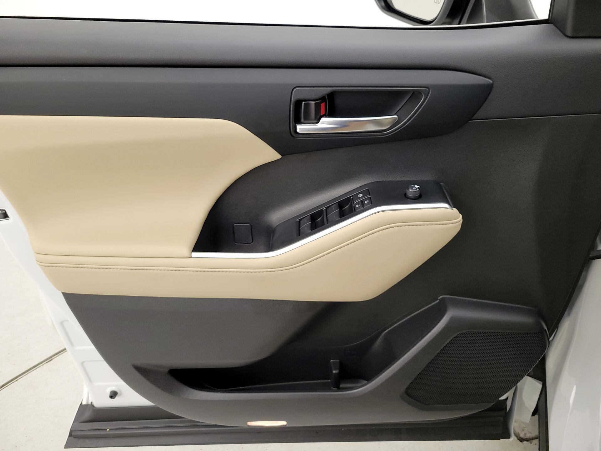 Thumbnail: 2024 Toyota Highlander - 12