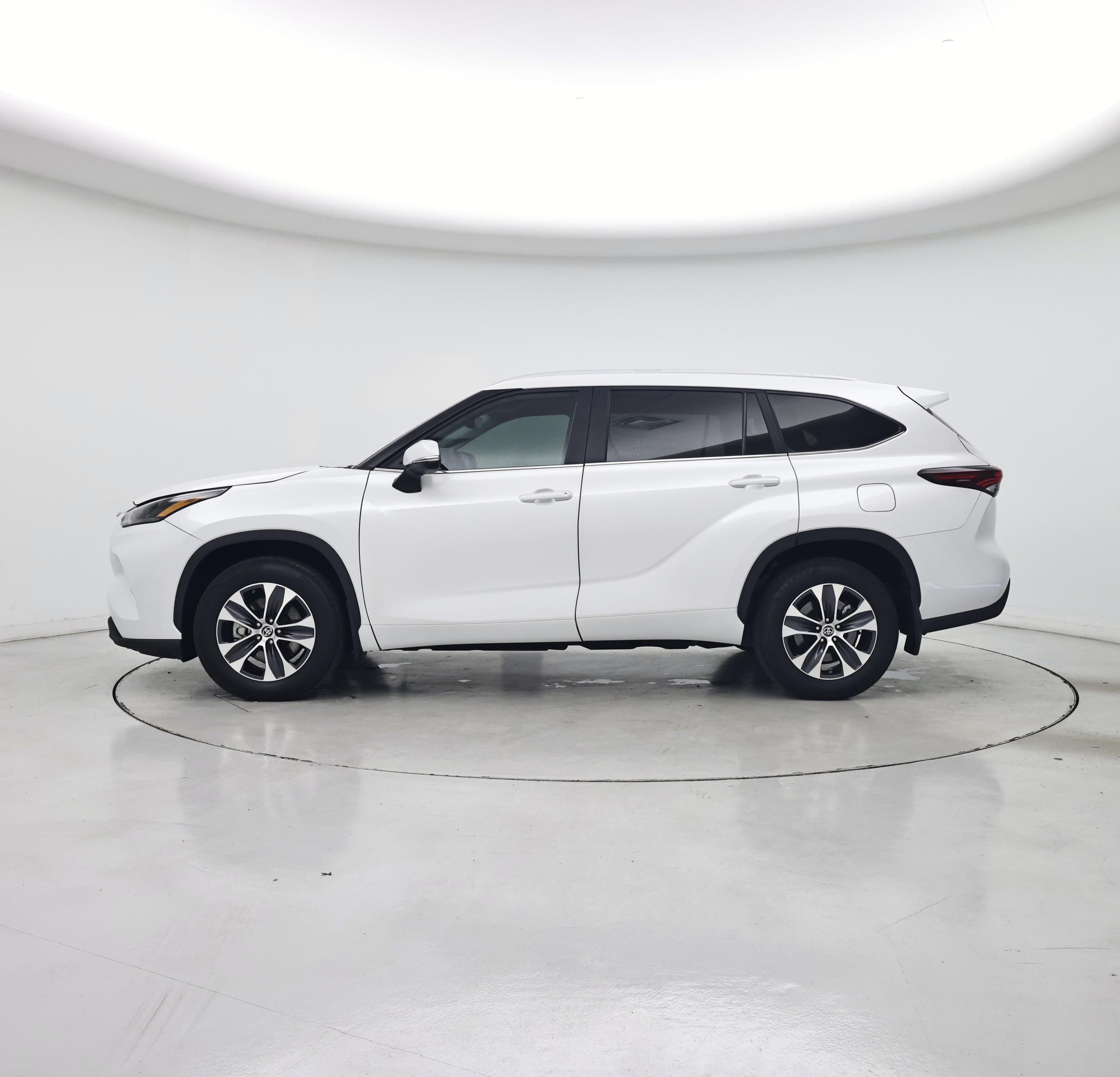 Thumbnail: 2024 Toyota Highlander - 3