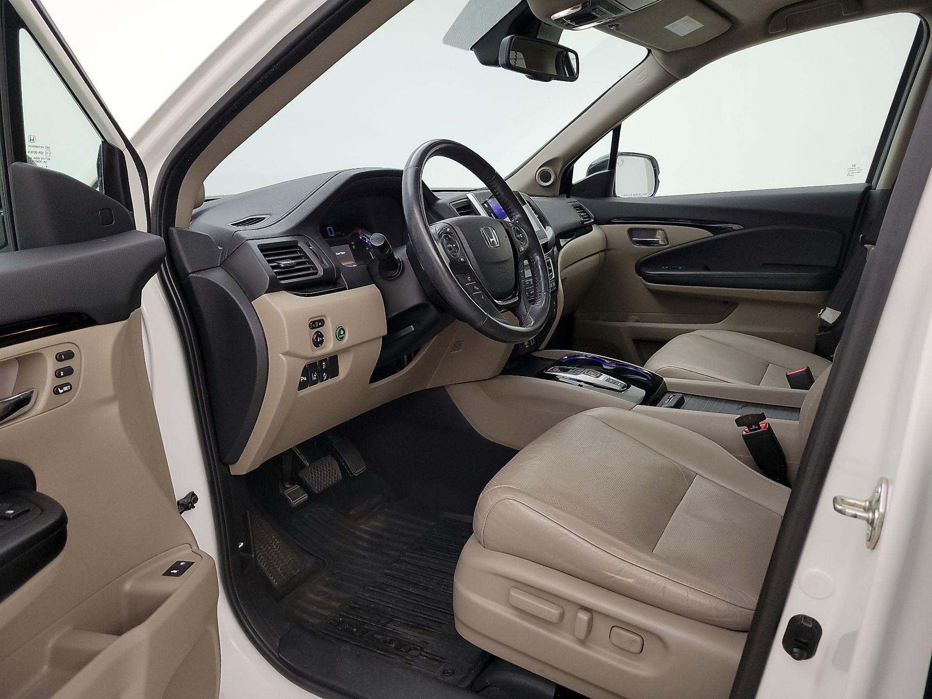 Thumbnail: 2016 Honda Pilot - 11