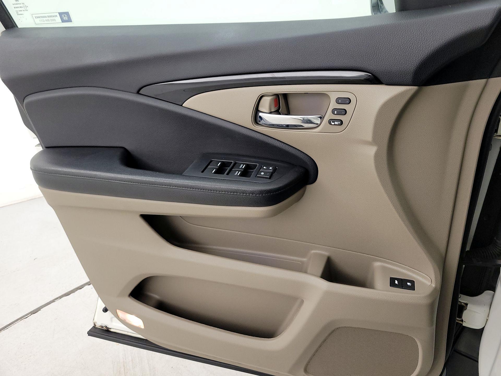 Thumbnail: 2016 Honda Pilot - 12