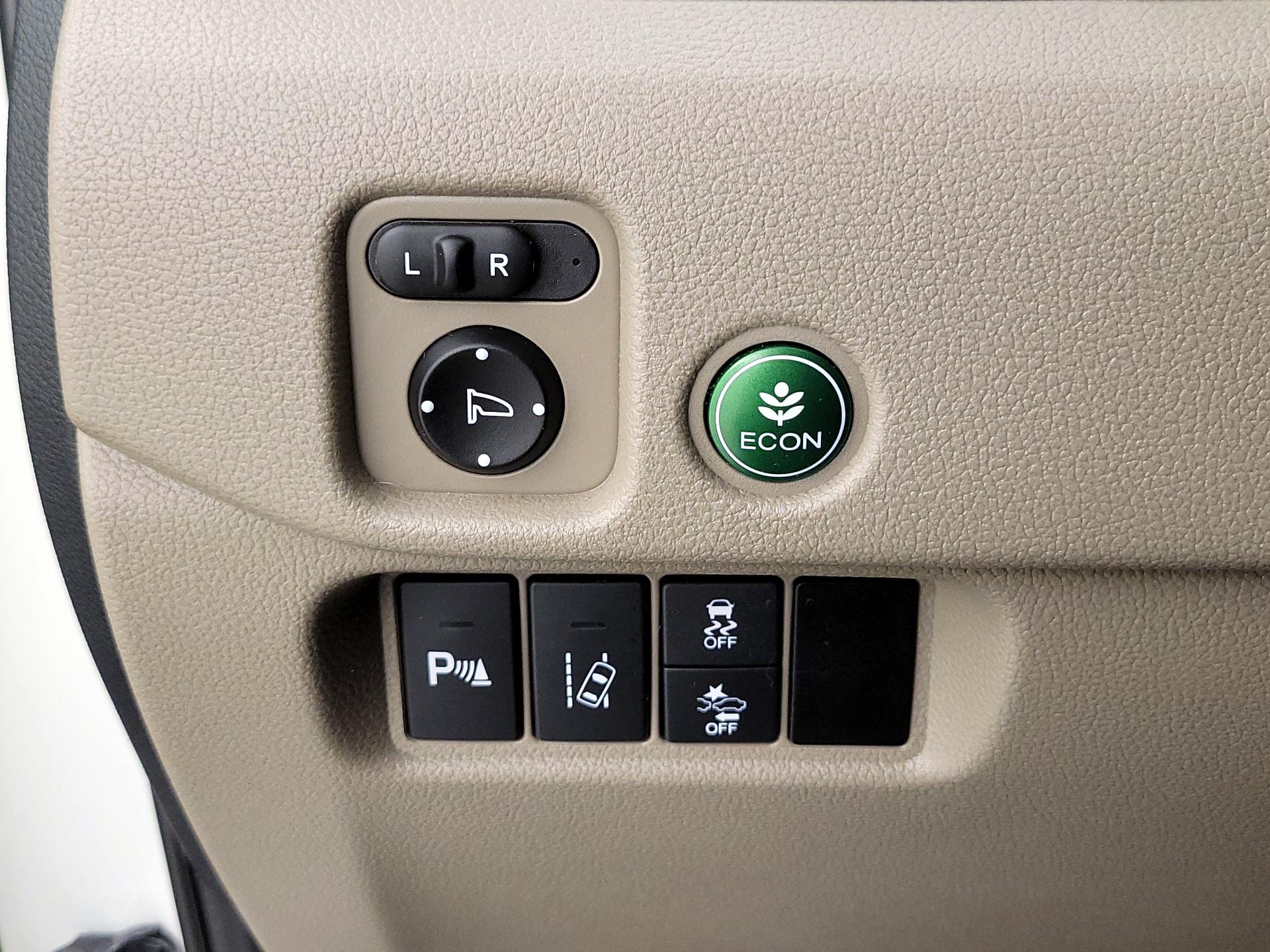 Thumbnail: 2016 Honda Pilot - 13