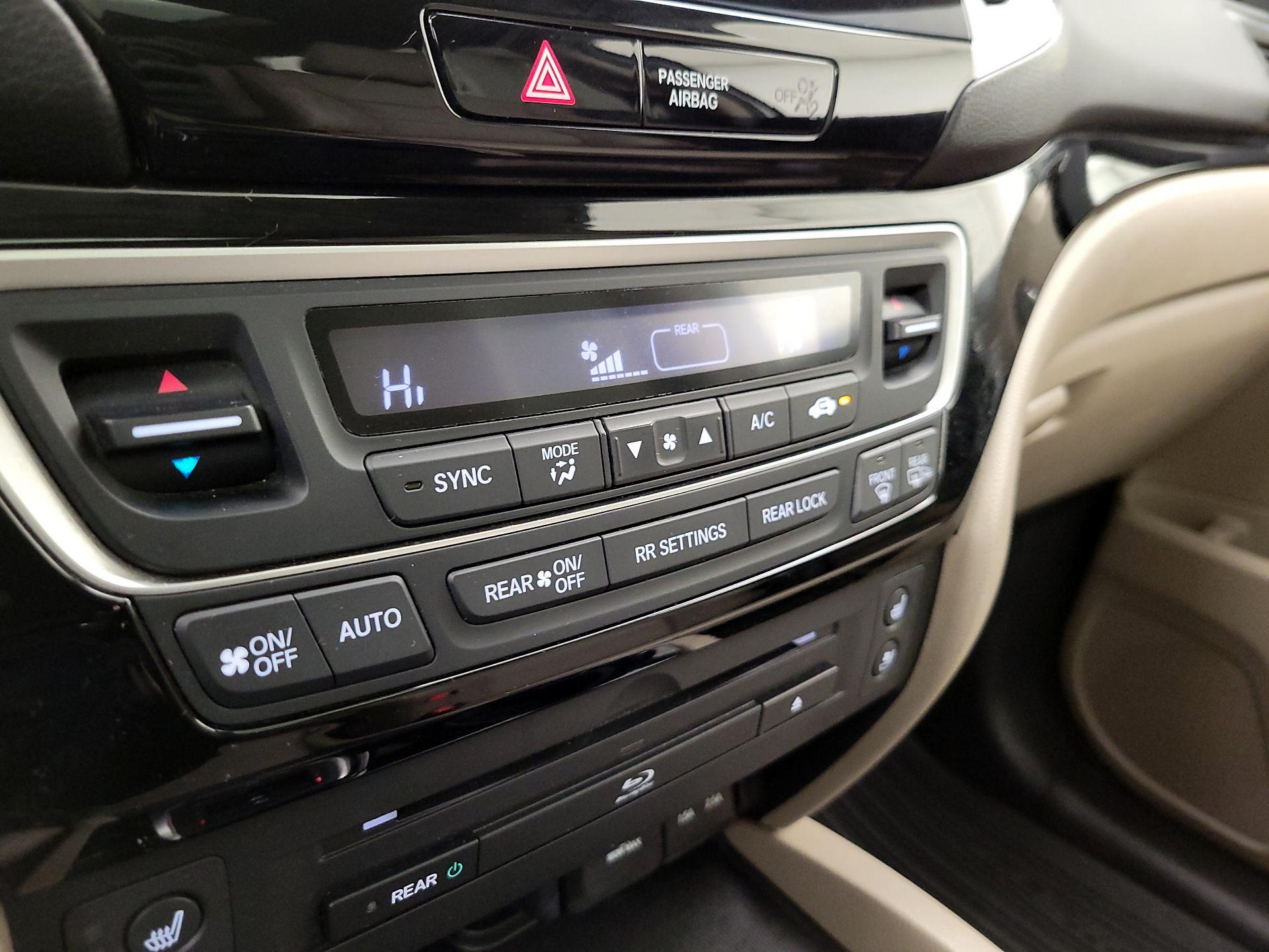 Thumbnail: 2016 Honda Pilot - 17