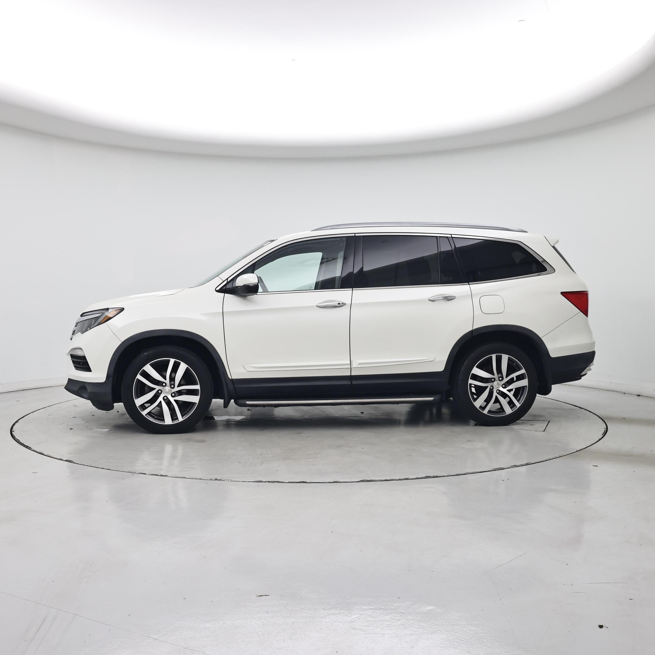 Thumbnail: 2016 Honda Pilot - 3