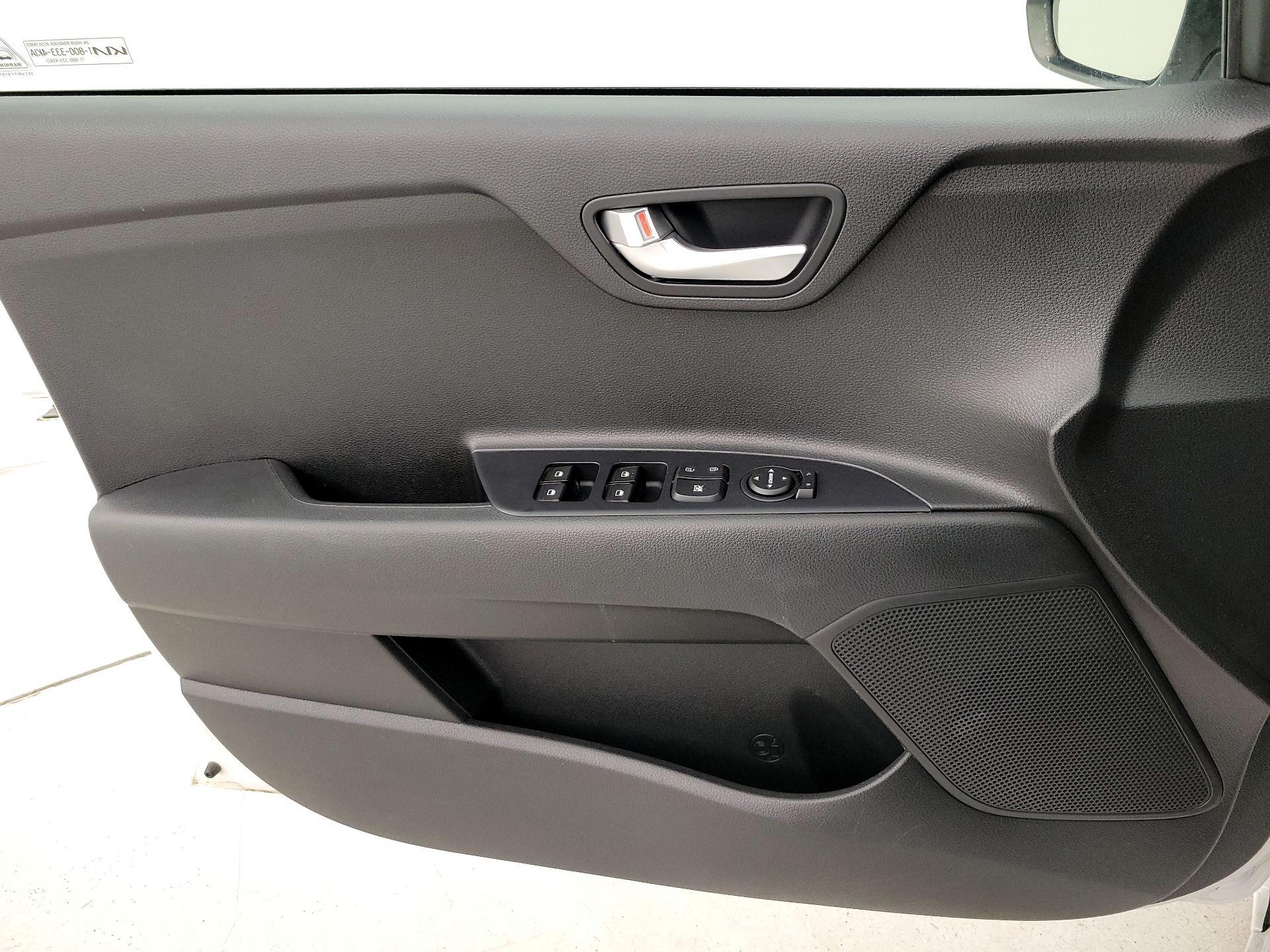 Thumbnail: 2022 Kia Rio - 12