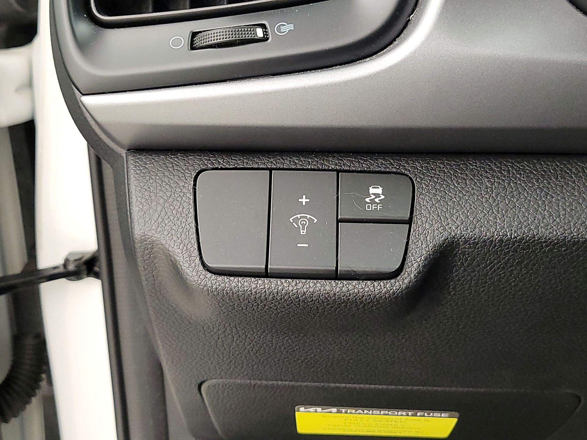 Thumbnail: 2022 Kia Rio - 13