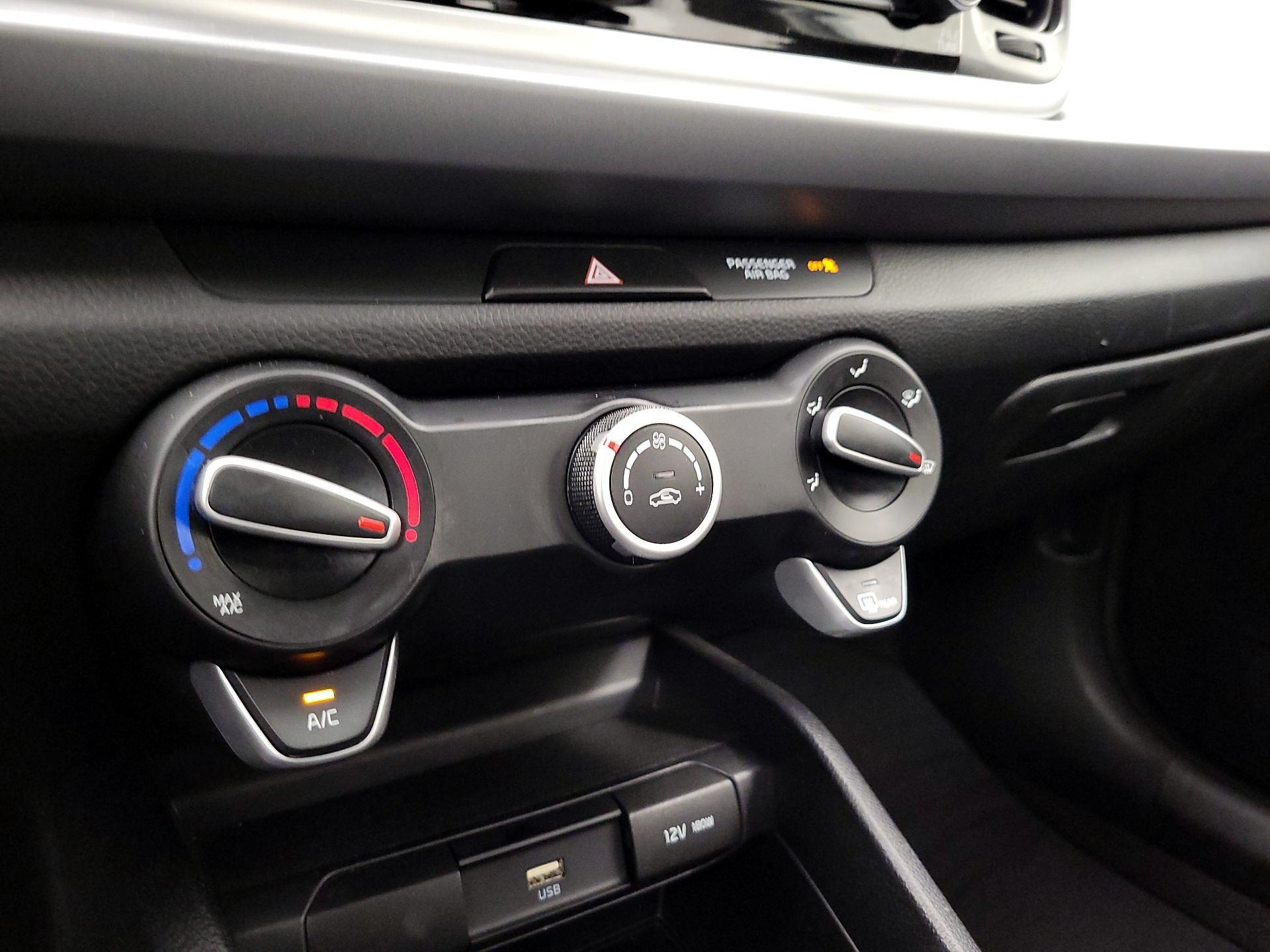 Thumbnail: 2022 Kia Rio - 16