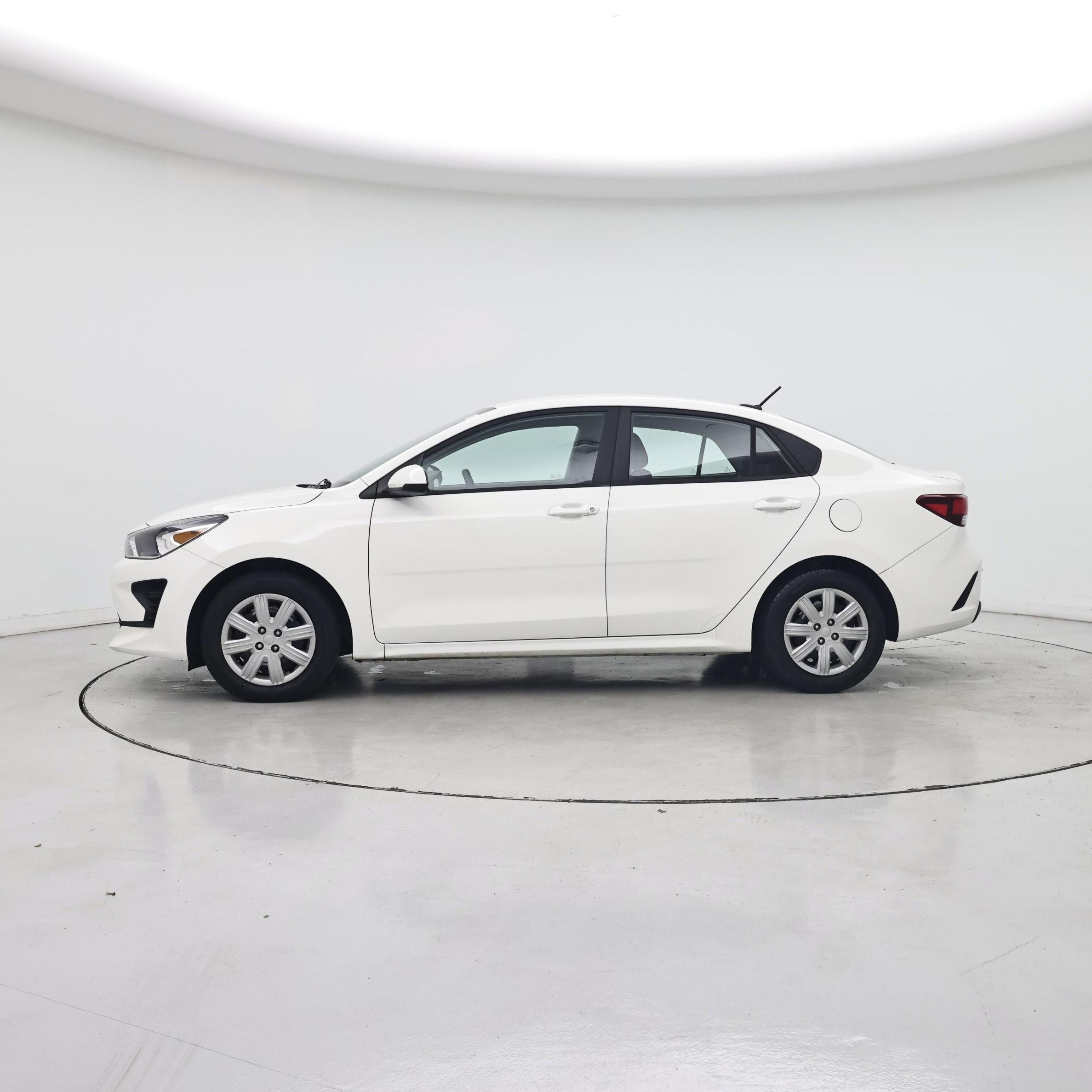 Thumbnail: 2022 Kia Rio - 3