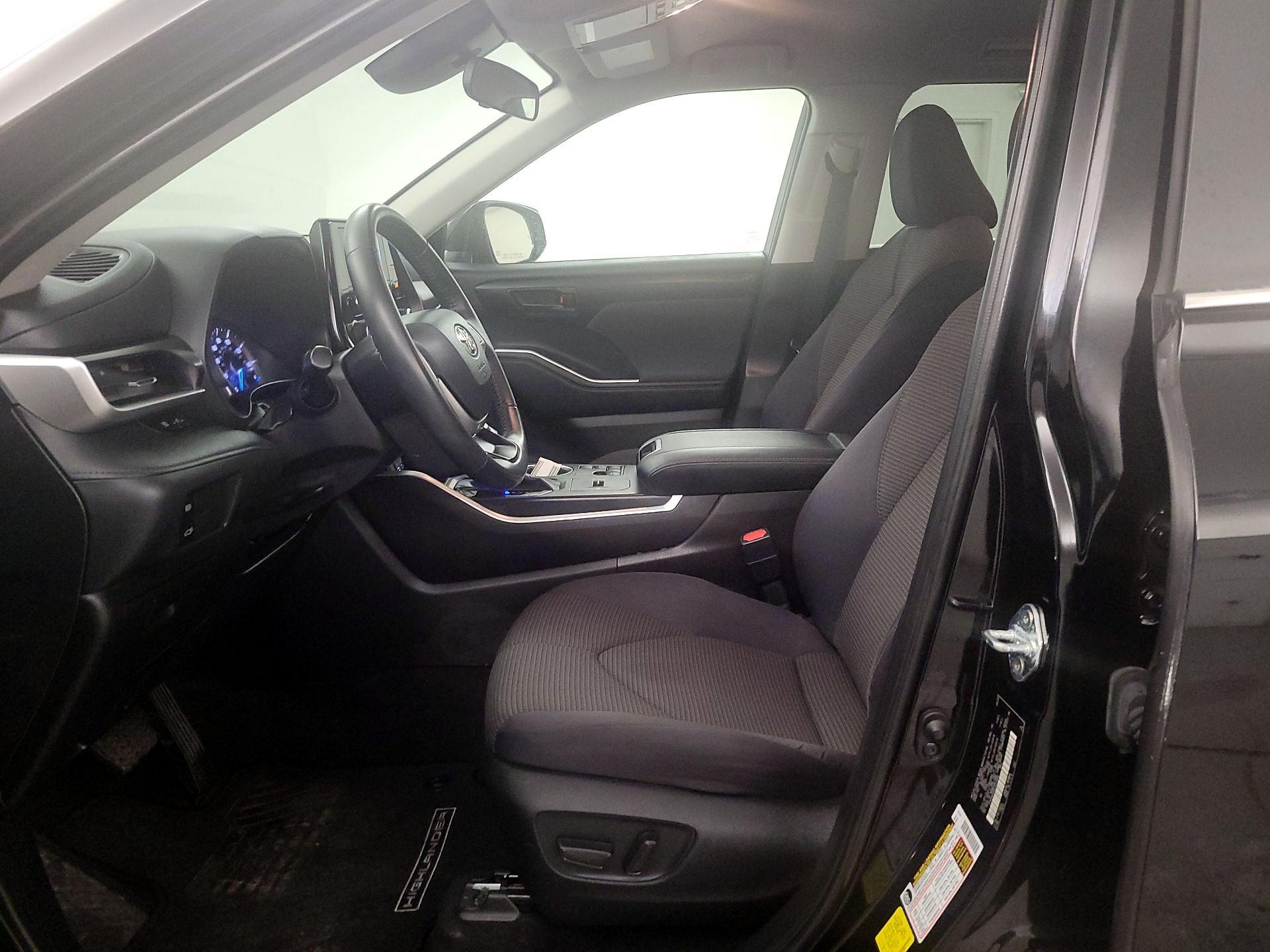 Thumbnail: 2023 Toyota Highlander - 11