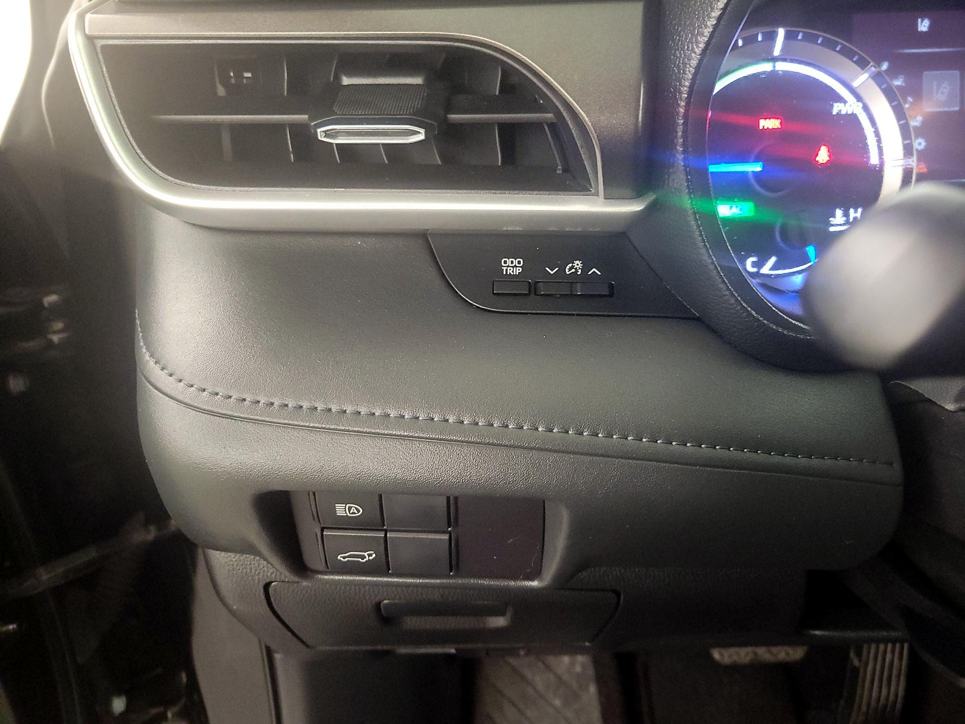 Thumbnail: 2023 Toyota Highlander - 13