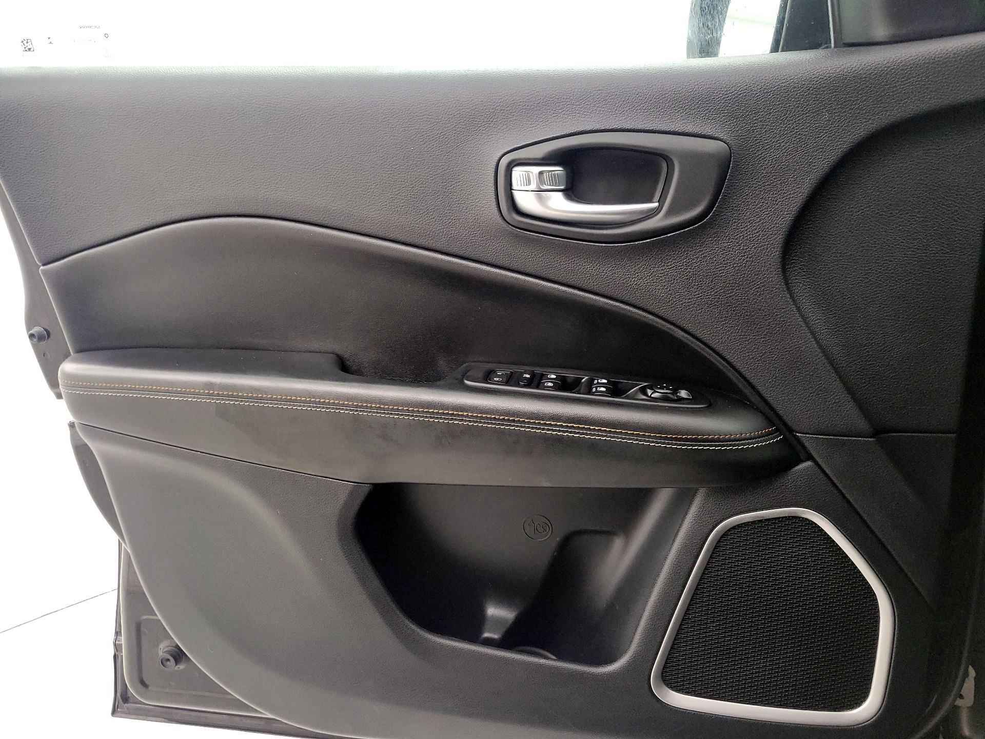 Thumbnail: 2020 Jeep Compass - 12