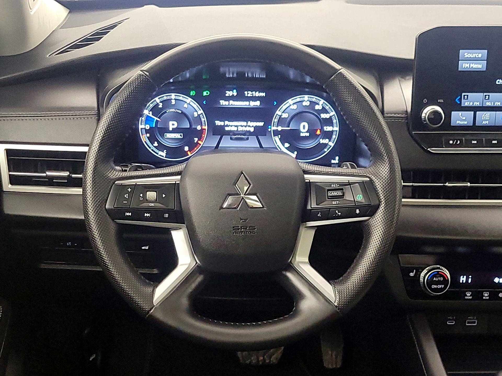 Thumbnail: 2024 Mitsubishi Outlander - 10