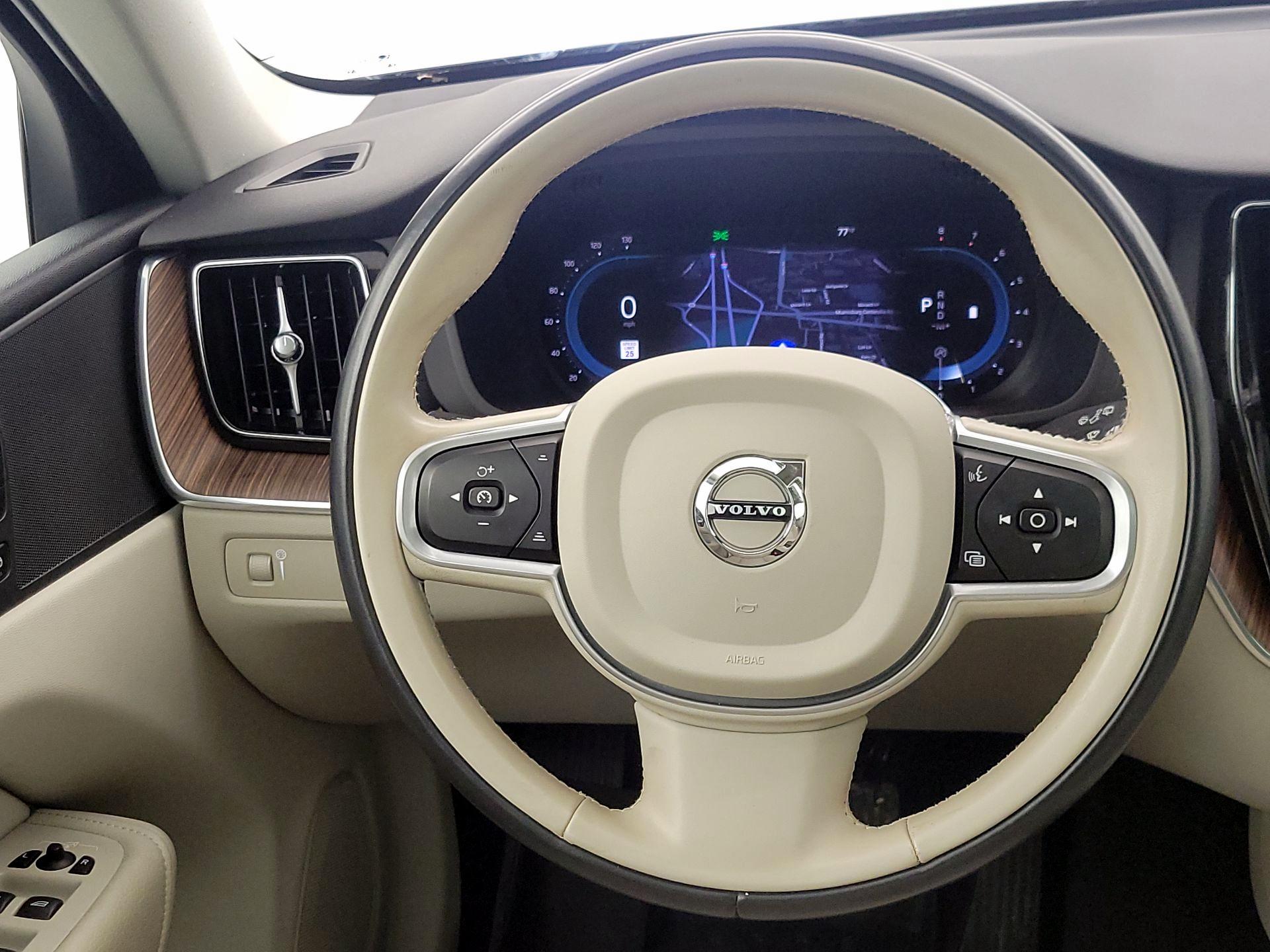 Thumbnail: 2022 Volvo XC60 - 10