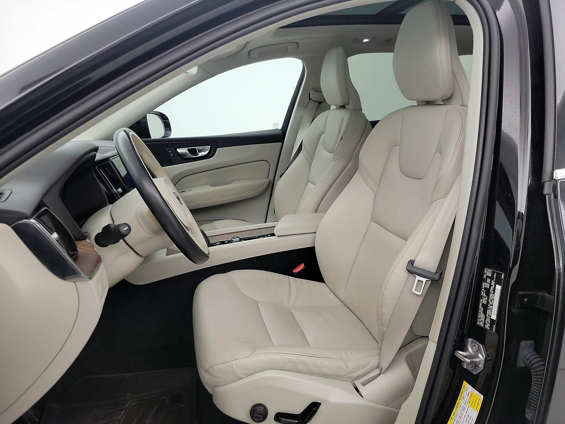 Thumbnail: 2022 Volvo XC60 - 11