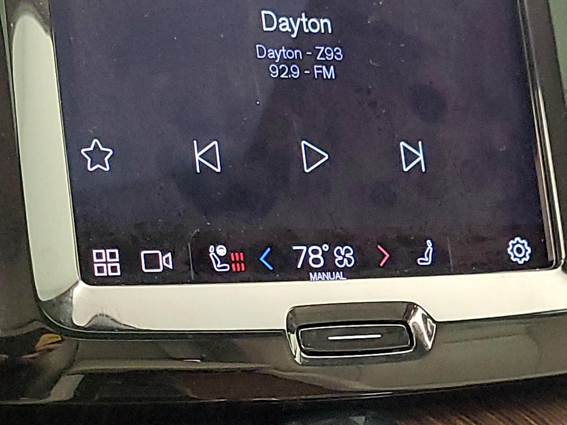 Thumbnail: 2022 Volvo XC60 - 17