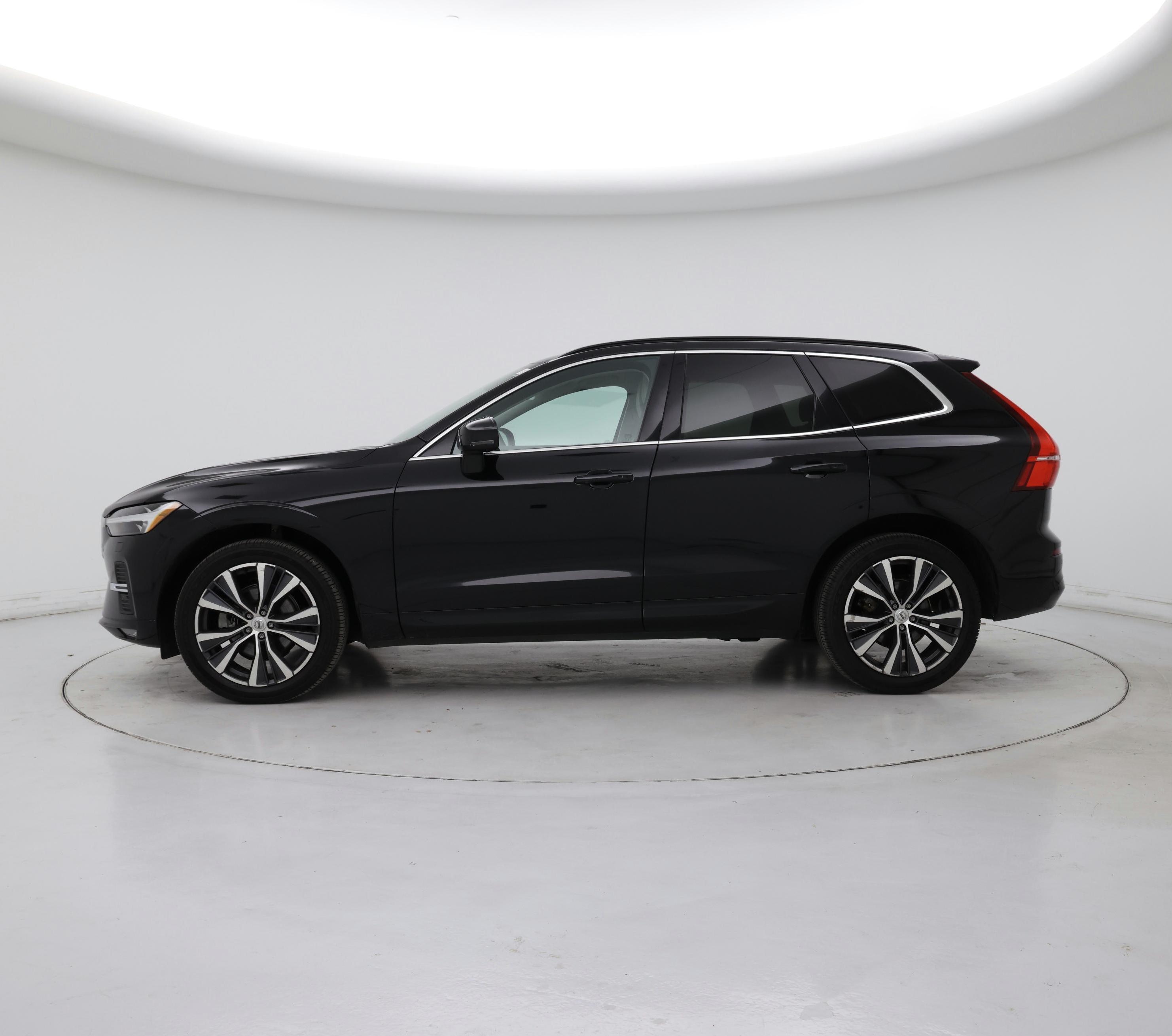 Thumbnail: 2022 Volvo XC60 - 3