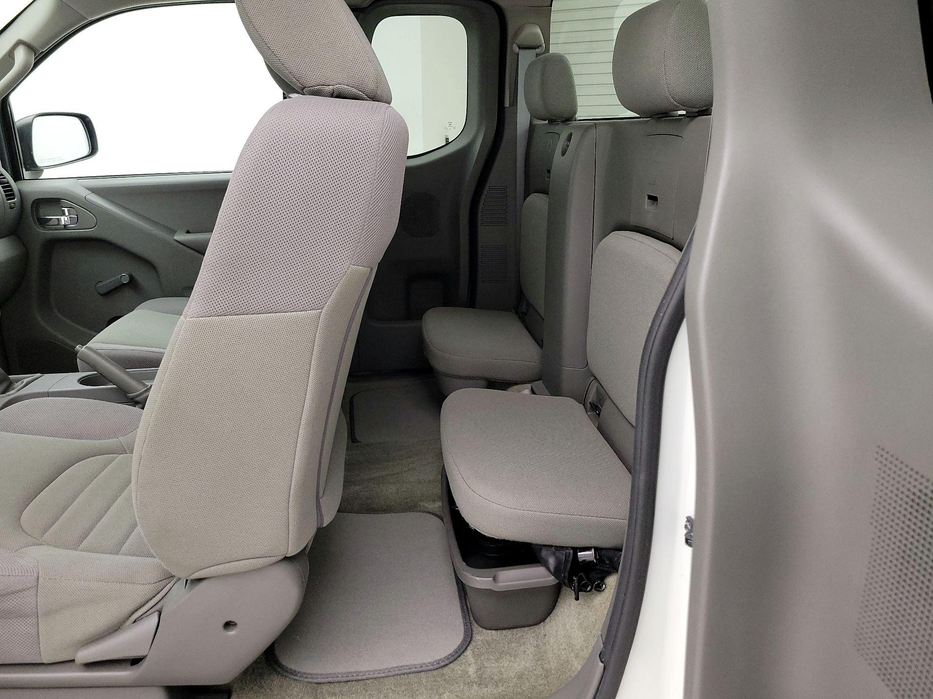 Thumbnail: 2015 Nissan Frontier - 18