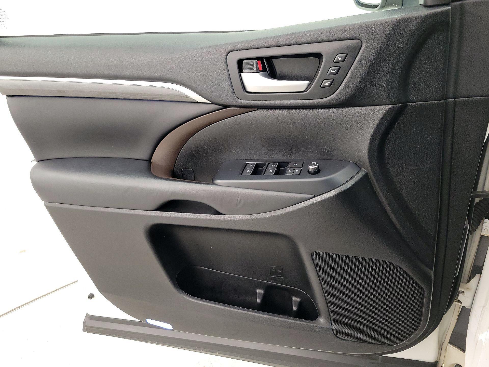 Thumbnail: 2018 Toyota Highlander - 12