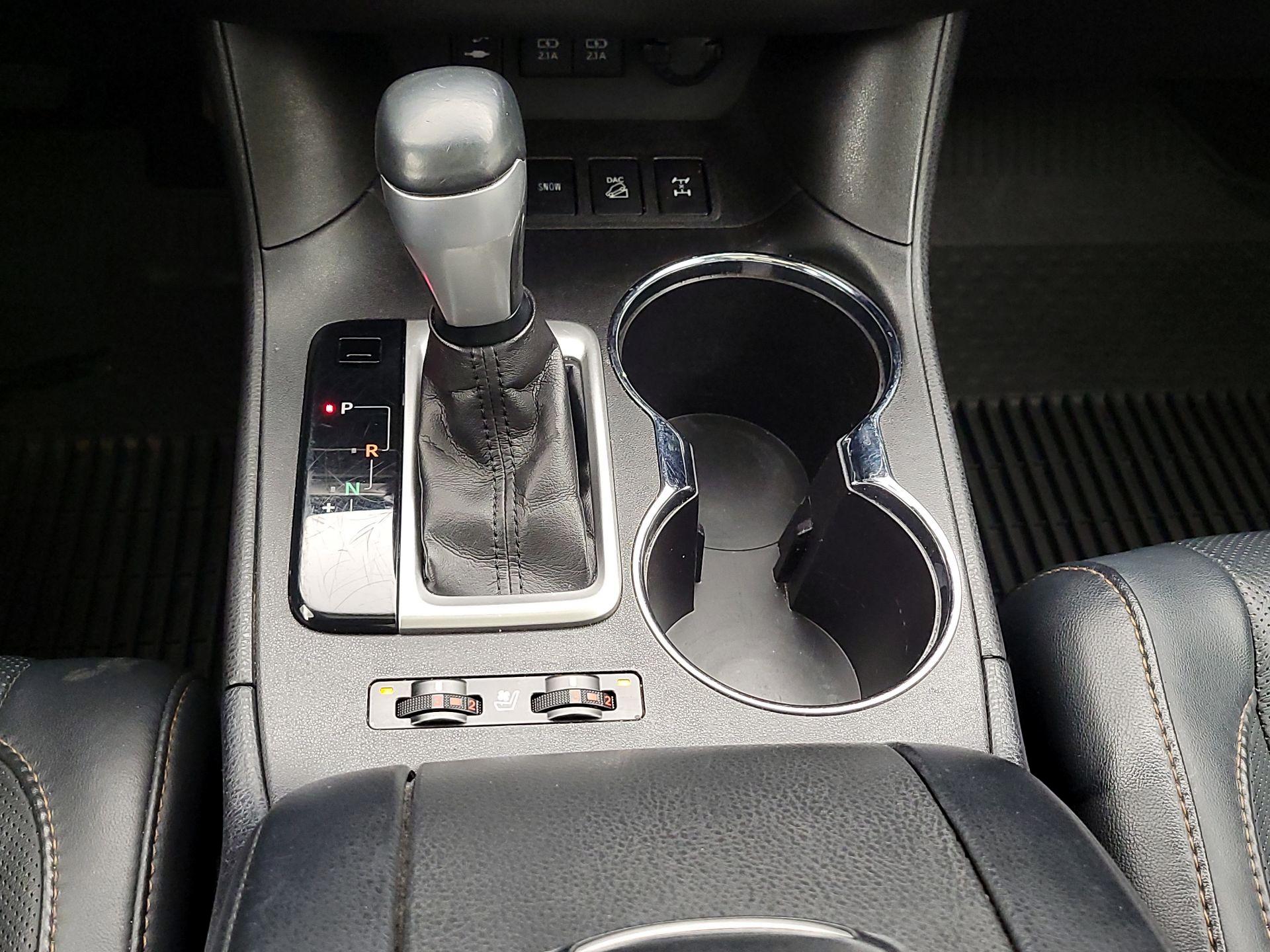 Thumbnail: 2018 Toyota Highlander - 17