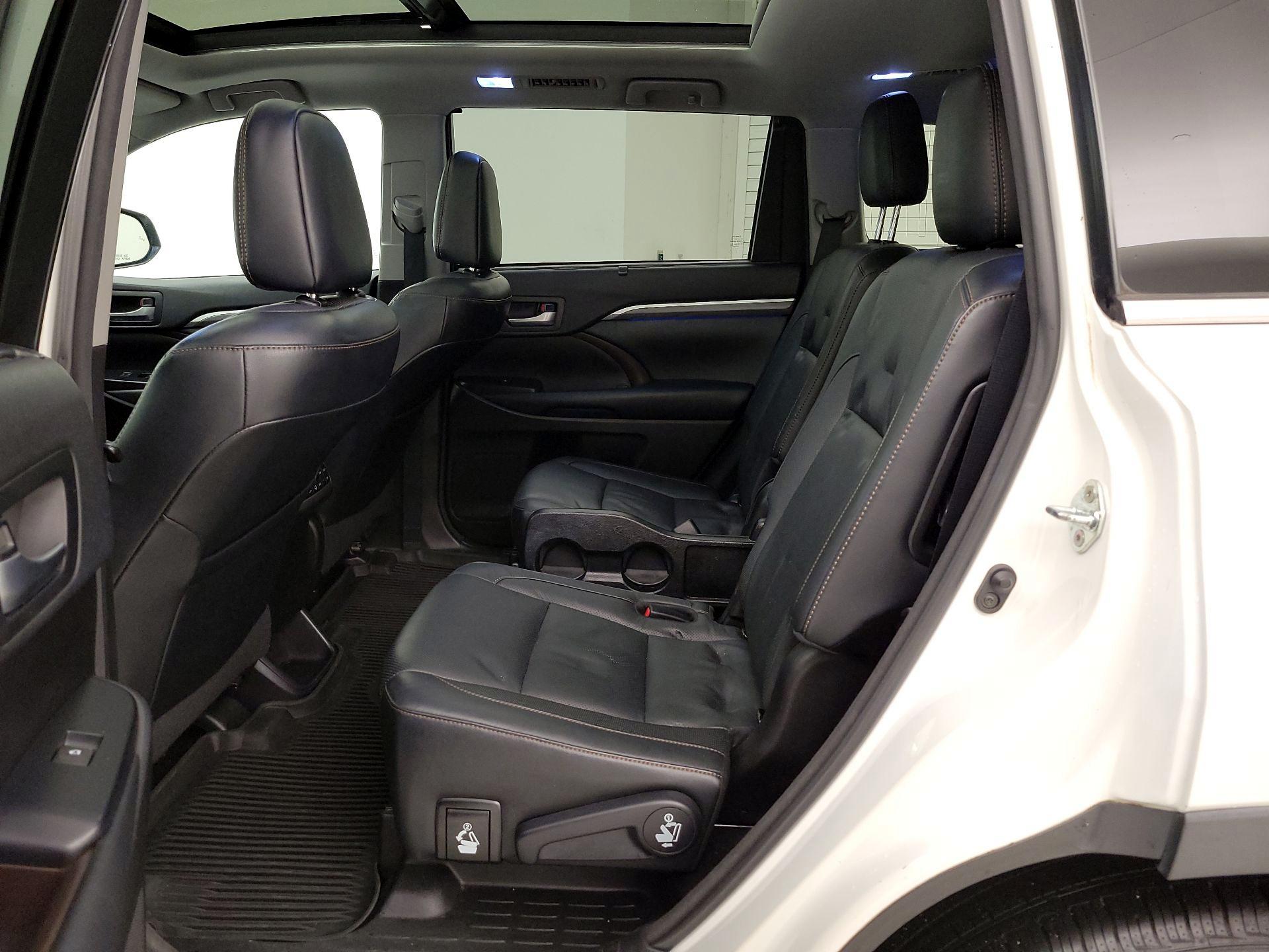 Thumbnail: 2018 Toyota Highlander - 20